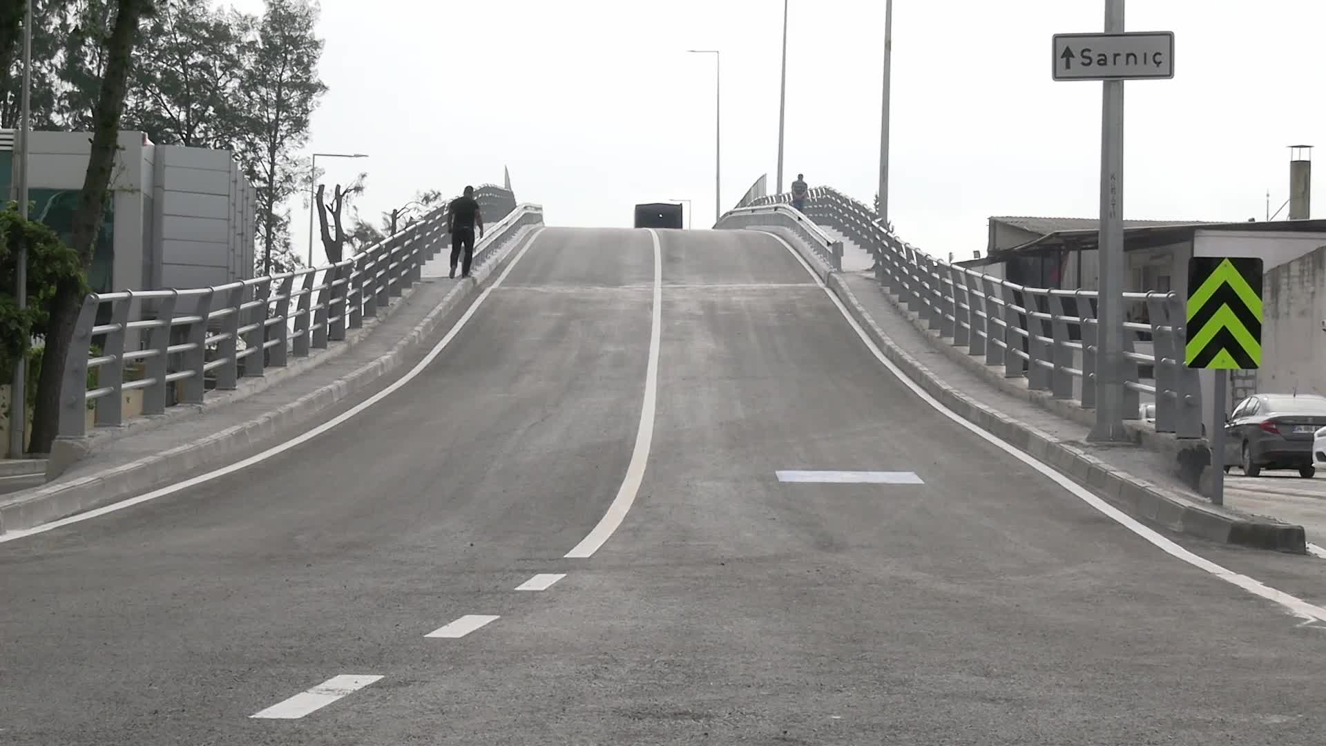 Gaziemir Hava Eğitim Yolu Taşıt Üst Geçidi törenle hizmete açıldı... Büyükşehir Belediye Başkanı Tugay: "Toplanan verginin sadece yüzde 3.89'u İzmir'e yatırım olarak dönüyor. Bu kadar haksızlık olur"