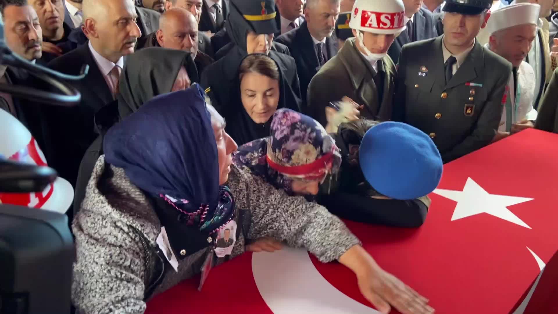 Şehit Piyade Uzman Onbaşı Berat Mecit Day son yolculuğuna uğurlandı