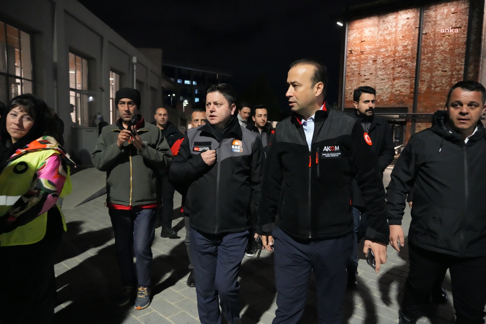 Kadıköy Belediye Başkanı Kösedağı, depremin ardından geceyi sahada geçirdi