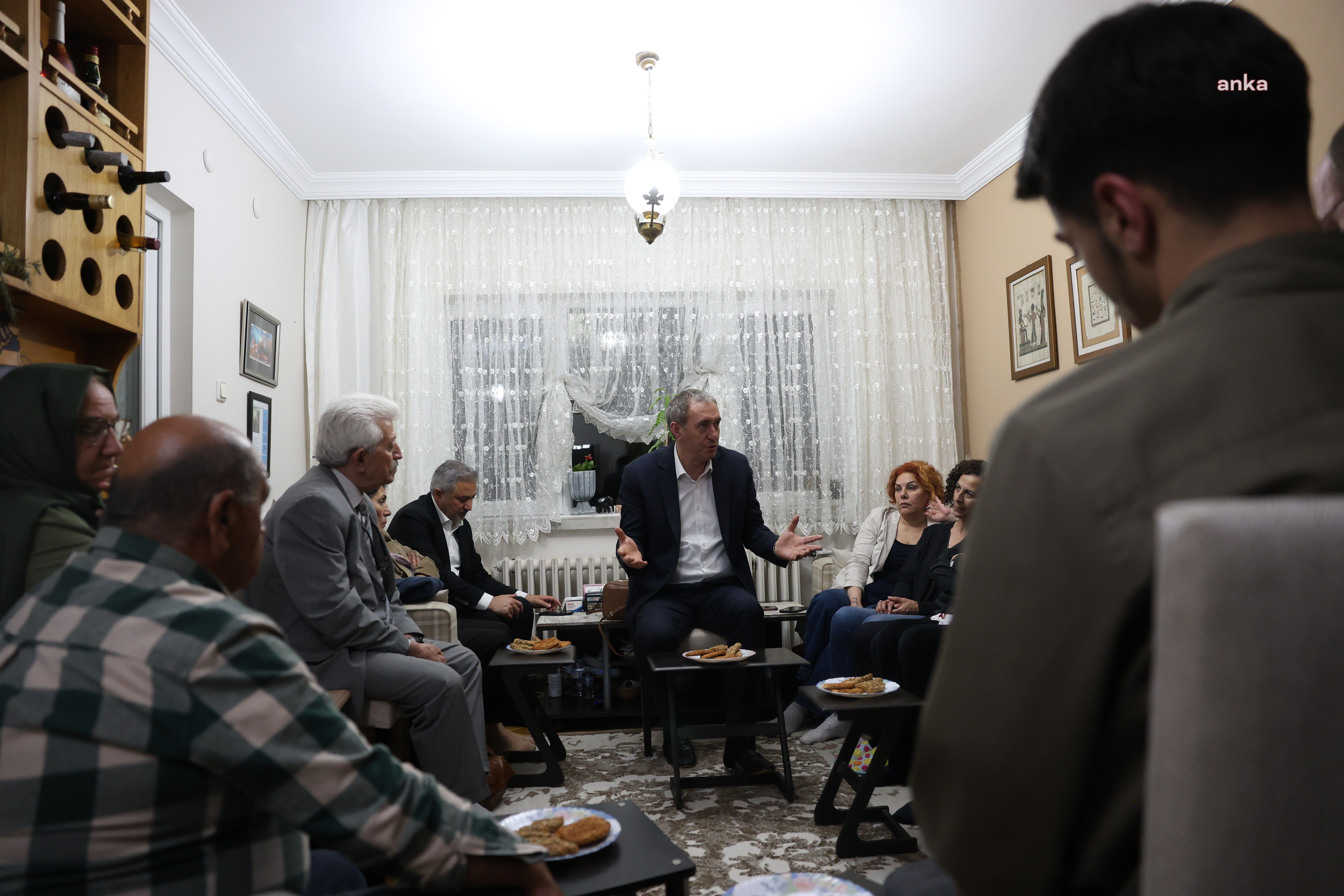 DEM Parti Eş Genel Başkanı Bakırhan, Öcalan’ın çağrısını anlatmak için Ankara’daki çeşitli yerlerde ev ziyaretlerinde bulundu