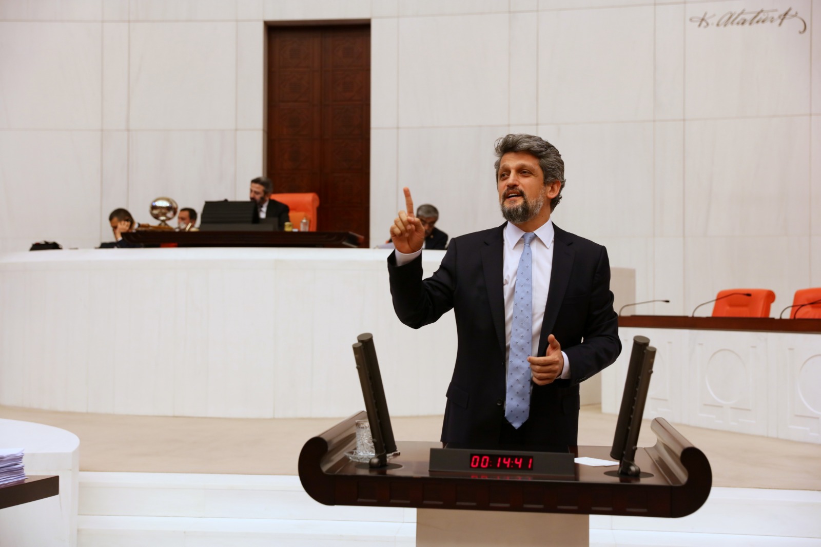 HDP'Lİ PAYLAN: KORONAVİRÜS TEDAVİSİ TÜM HASTANELERDE ÜCRETSİZ OLMALI