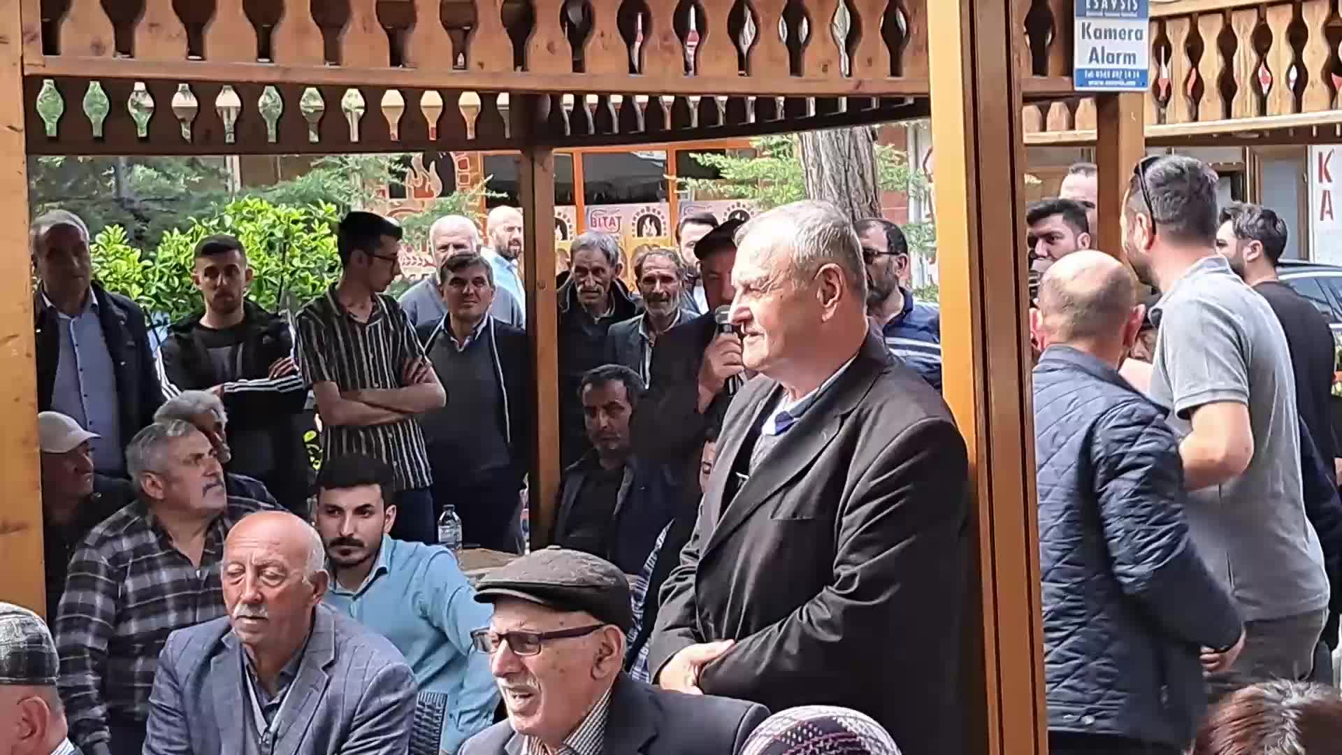 AK Partili Çelik'ten Ardahan yolunun bitirilmesini isteyen esnafa yanıt: "Diğer illerle bağlantı kolaylaştıkça ilimizle ilişkimiz azalır"
