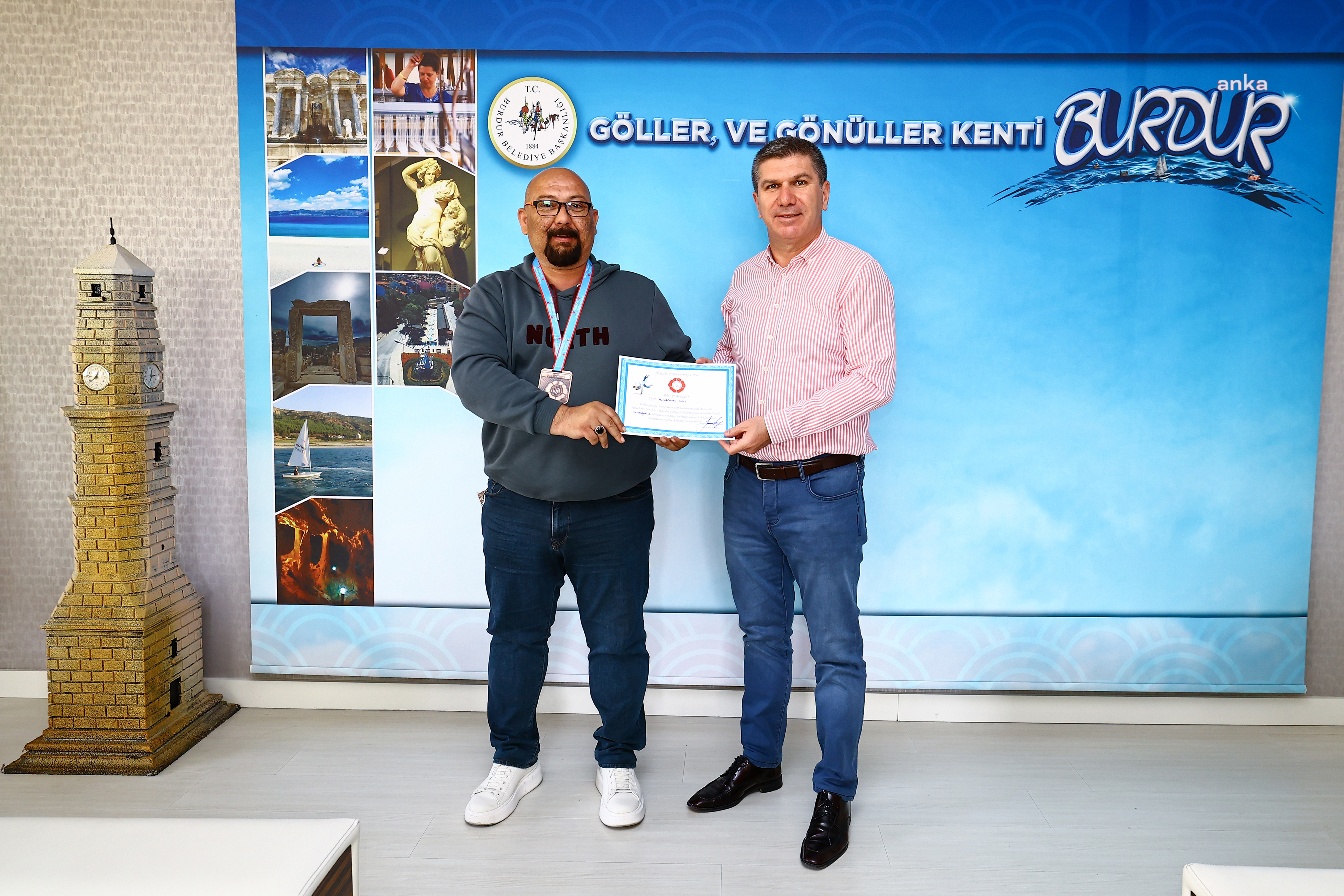 Veteranlar Judo Türkiye üçüncüsü Tunç’tan Burdur Belediye Başkanı Ercengiz’e ziyaret