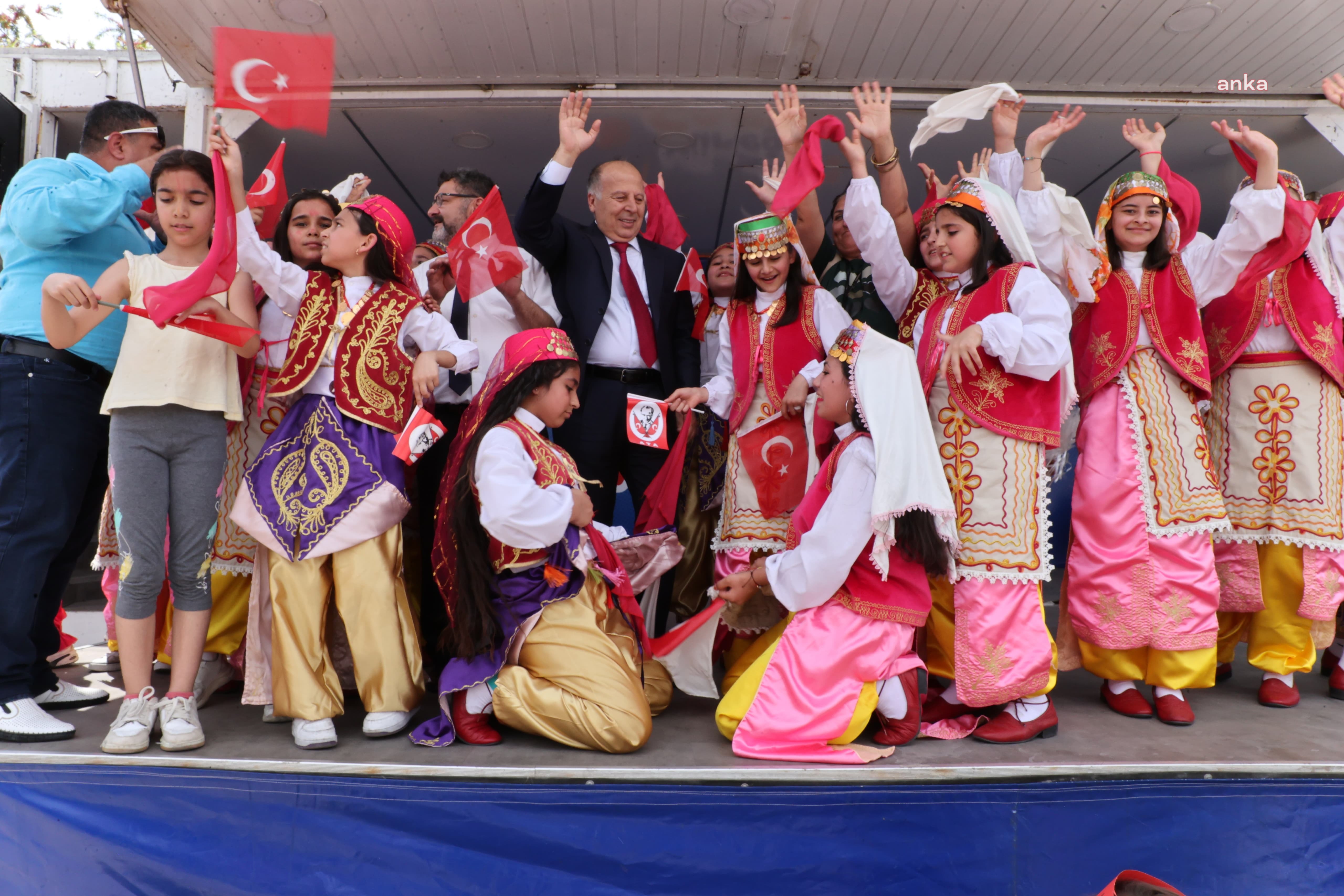 Yüreğir’de çocuklar, 23 Nisan’ı kutladı