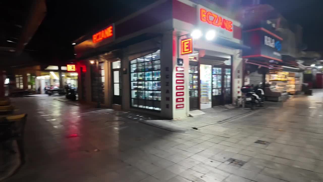 Tarihi Bornova Çarşısı’nda temizlik mesaisi