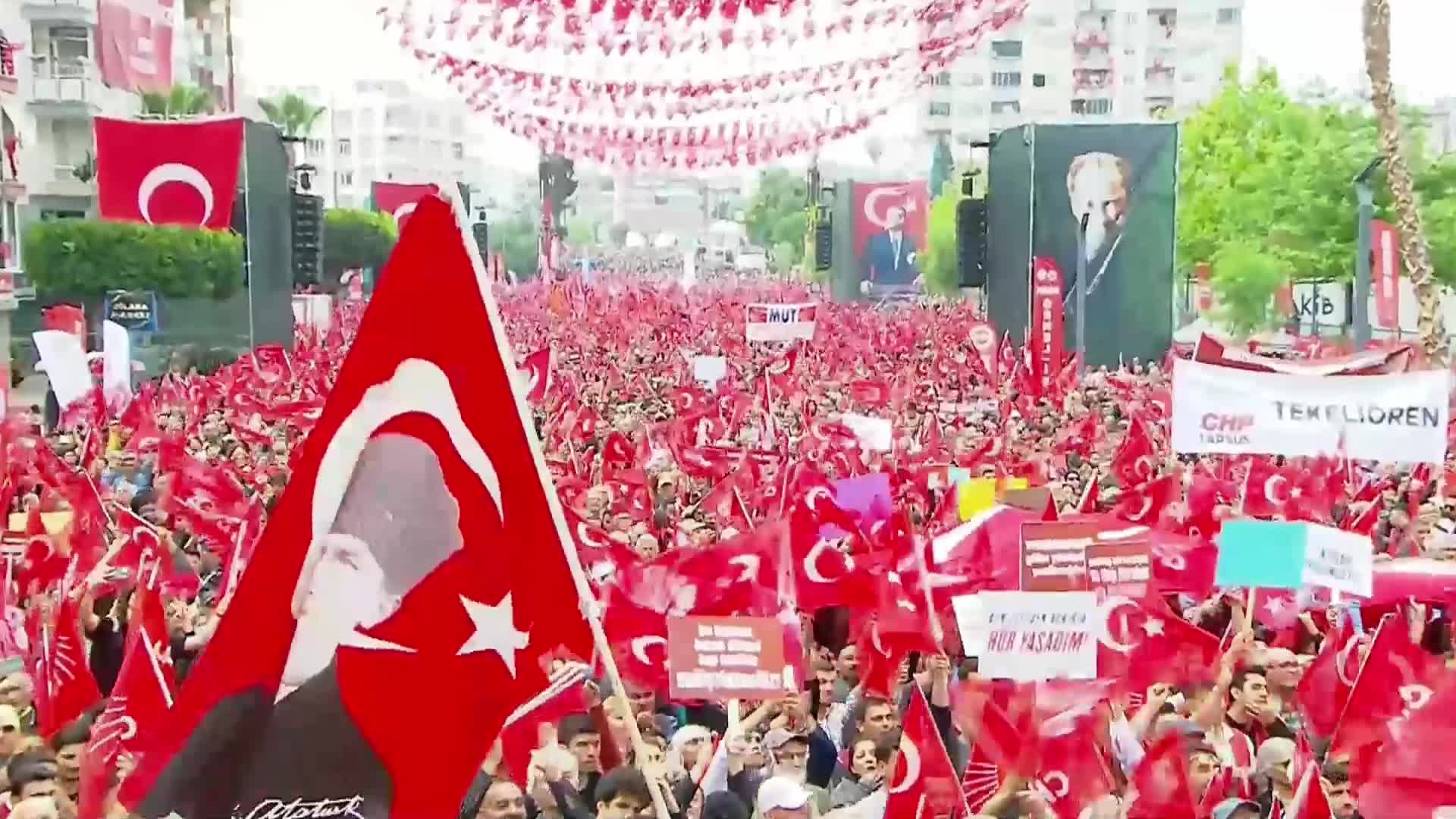 CHP'nin “Millet İradesine Sahip Çıkıyor” mitingi... Mersin Büyükşehir Belediye Başkanı Seçer: "Onuruyla demokrasi mücadelesi vermiş, zindana atılmış, tüm demokrasi mağdurlarının yanındayız"