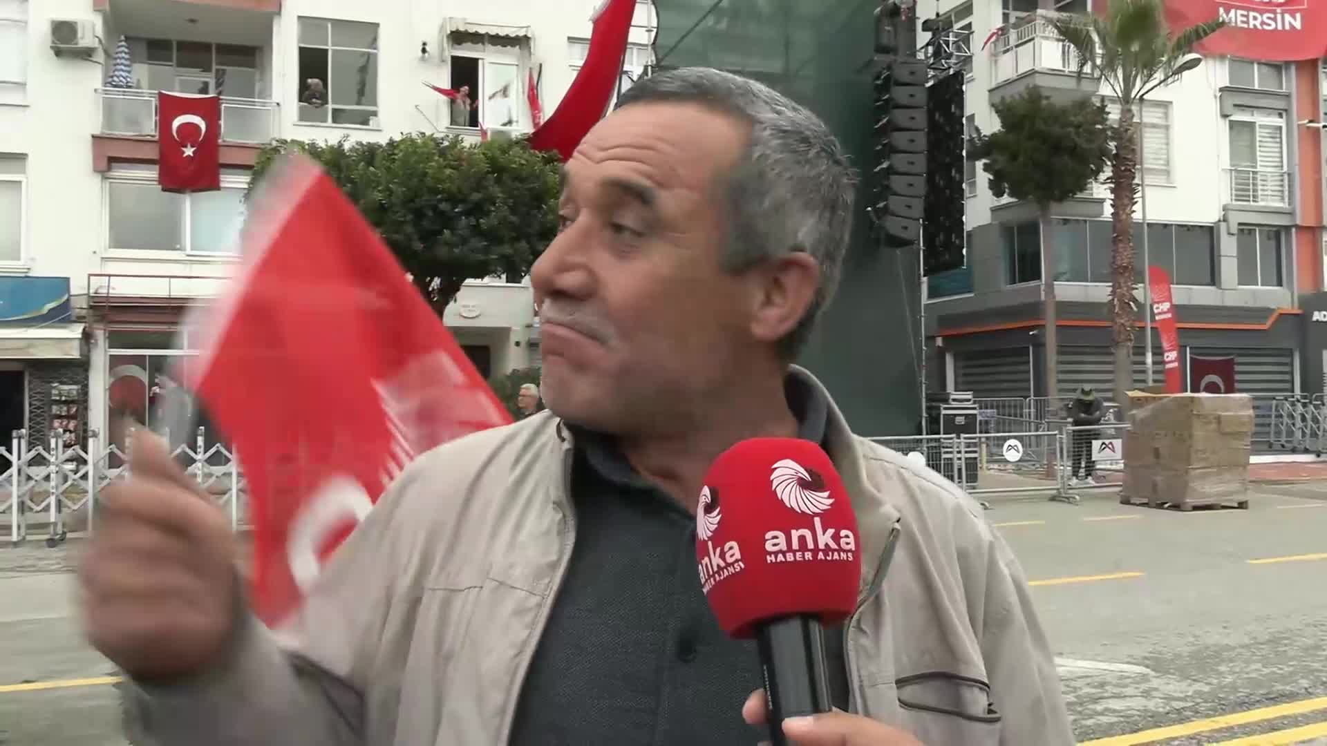 CHP’nin "Millet İradesine Sahip Çıkıyor" mitingi... Mersin'de vatandaşlar alana sığmadı; ara sokaklar, penceler ve çatılardan mitingi izledi
