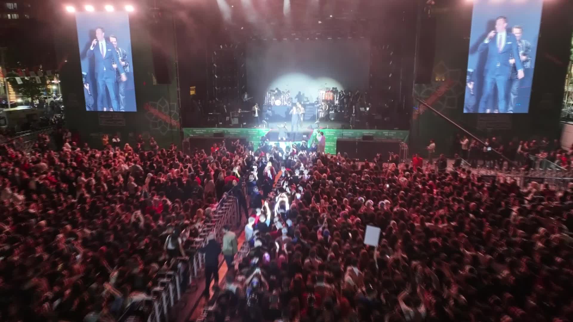 Uluslararası Manisa Mesir Macunu Festivali’nde Kenan Doğulu sahne aldı