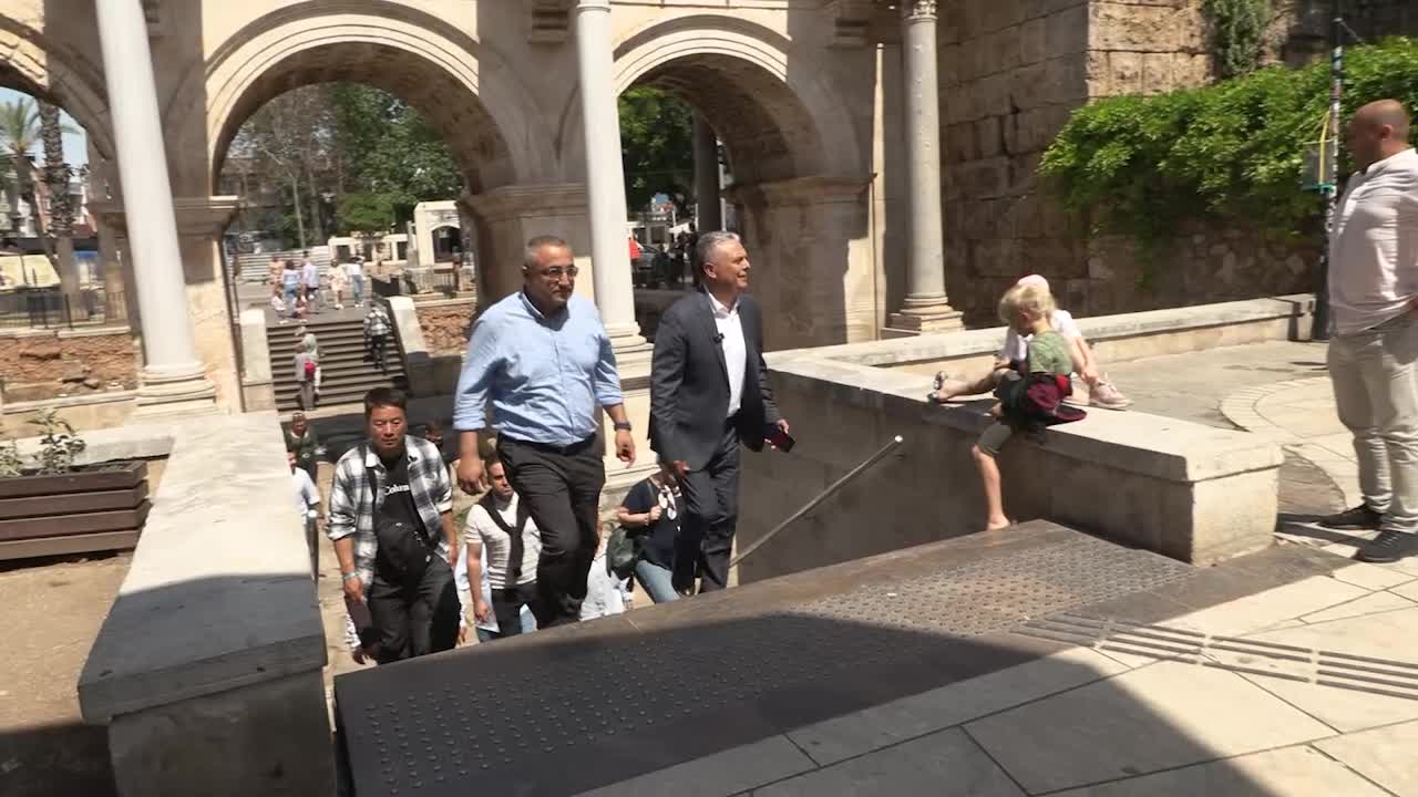 Muratpaşa Belediye Başkanı Uysal, Kaleiçi esnafıyla bir araya geldi