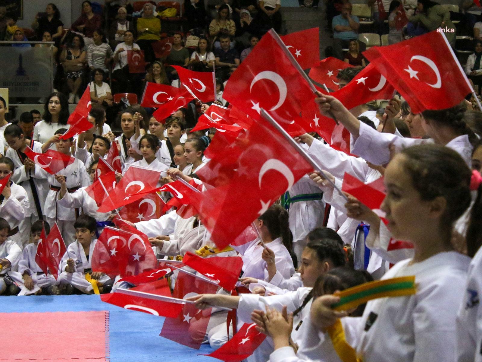23 Nisan haftasında İzmirli çocuklar spor ve eğlence dolu bir gün geçirdi