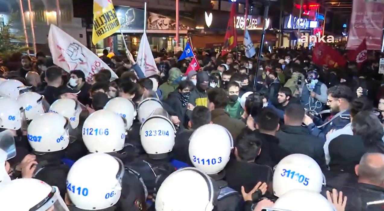 Ankara'da gözaltına alınan öğrenciler adliyeye sevk edildi: "2911 sayılı kanuna muhalefet" suçundan sorgulanıyorlar