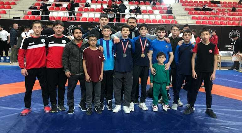 Kütahya Belediyespor güreşçisi Çekgel, Bilecik'te düzenlenen müsabakalarda altın madalya kazandı
