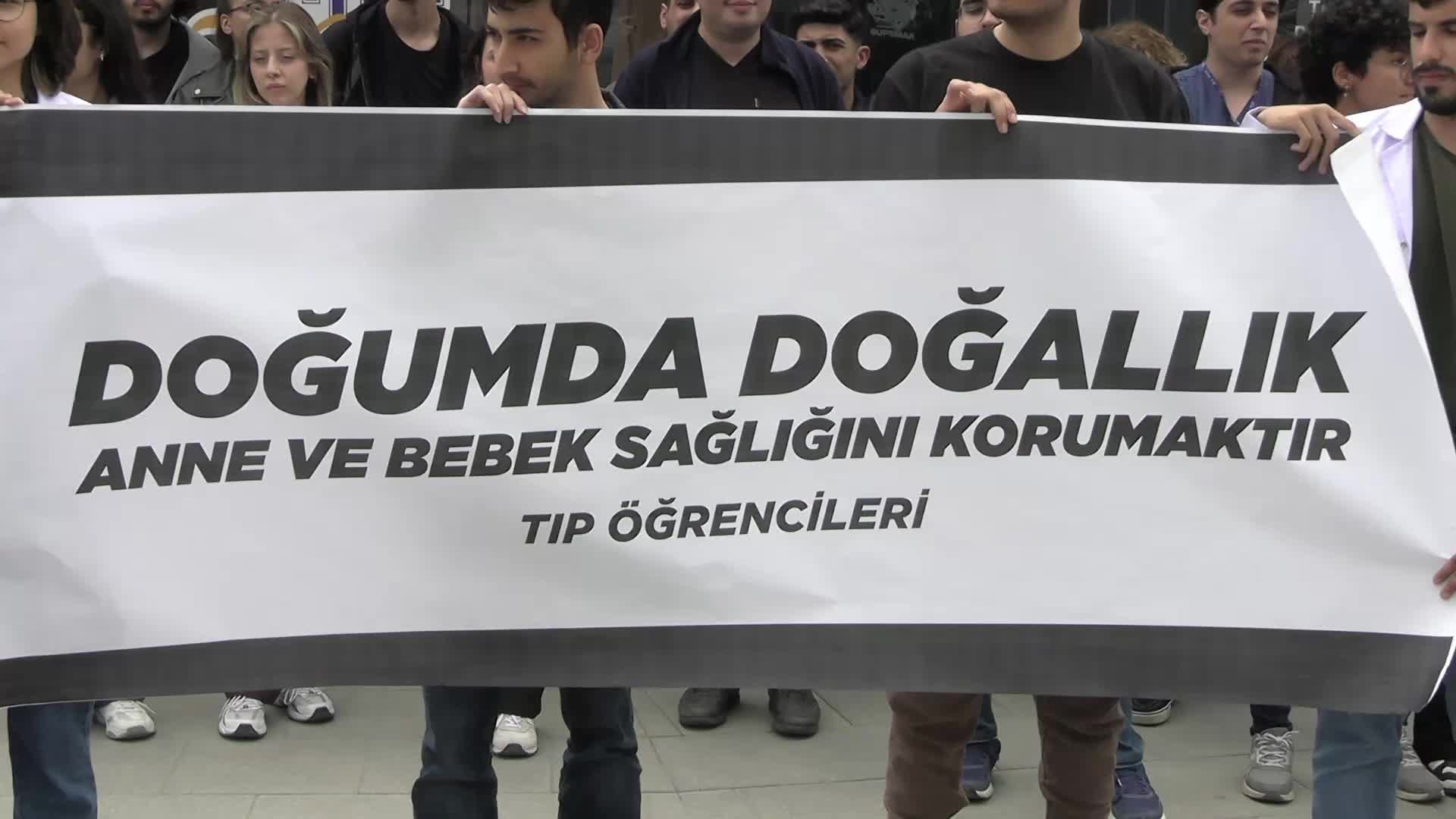 Tıp Fakültesi öğrencilerinden Sağlık Bakanlığına "normal doğum" tepkisi: Sezaryen doğumla doğuran anneleri hedef haline getirmektedir
