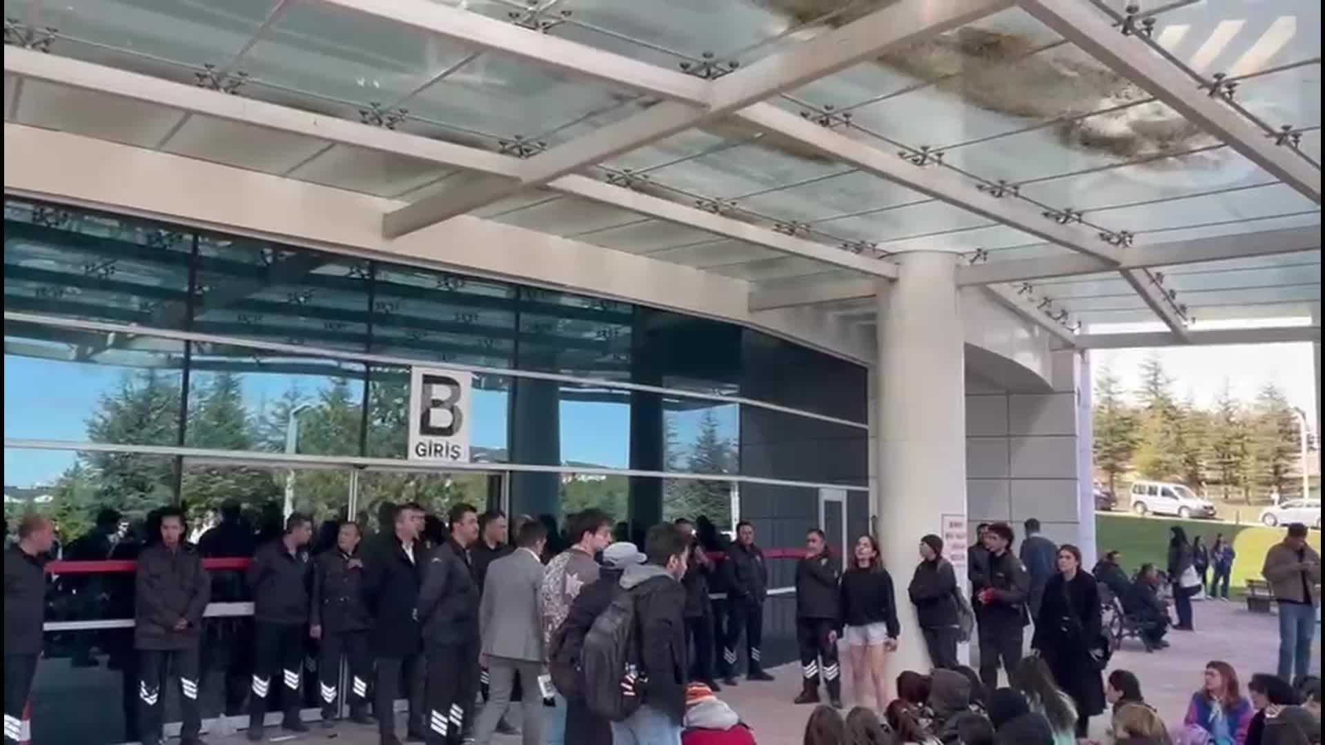 Hacettepe Üniversitesi’nde “aile” konulu sempozyuma öğrencilerden tepki: "Kampüslerimizde kadın haklarına karşı politikaya geçit vermeyeceğiz"