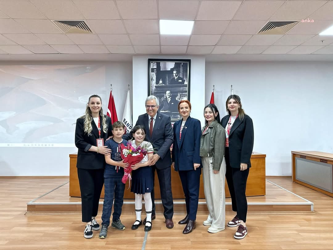 Bandırma Belediyesi, yerel yönetimler dersleri kapsamında öğrencileri ağırladı