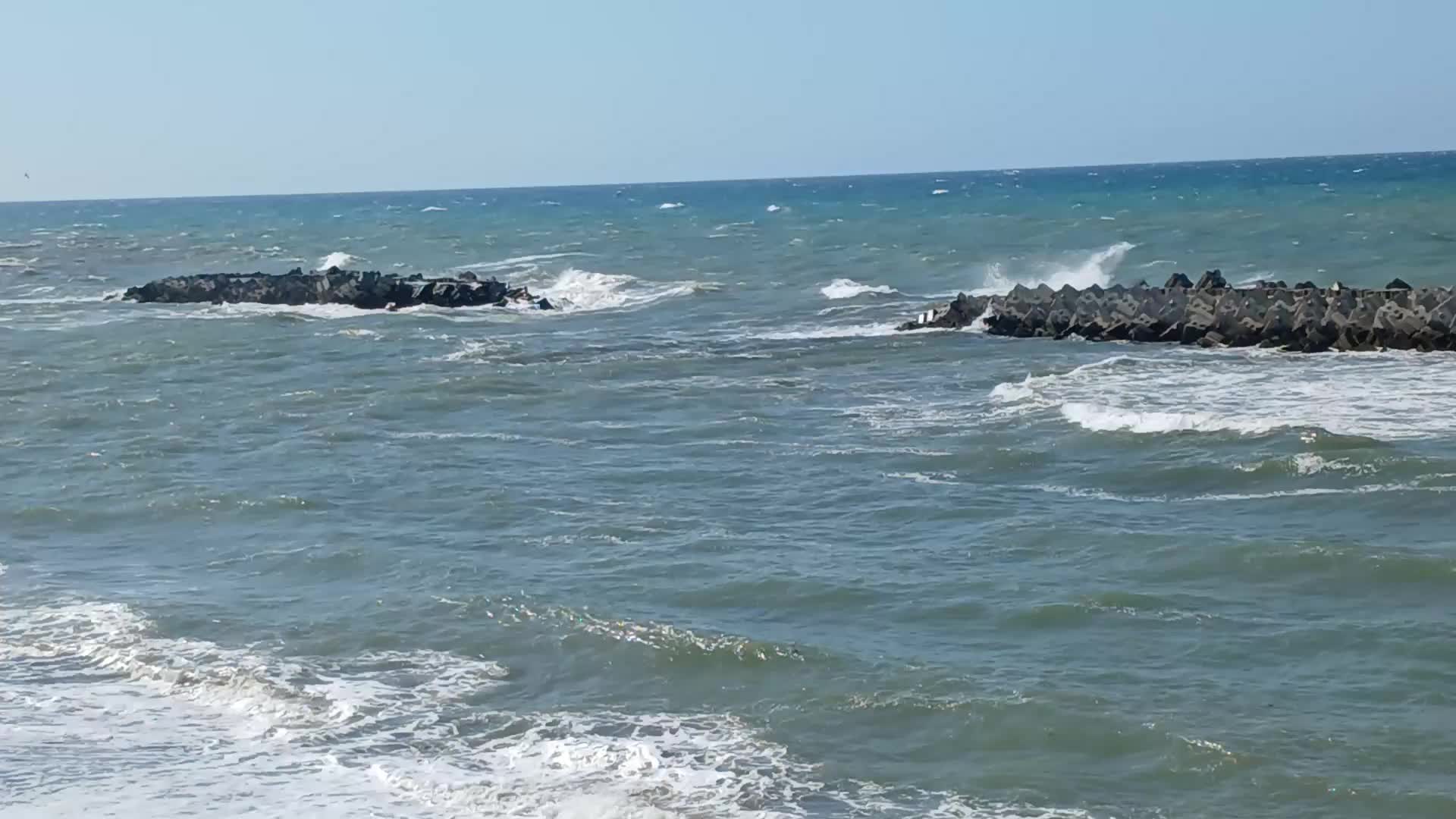 Karadeniz’de poyraz fırtınası: 4 metrelik dalgalar oluştu