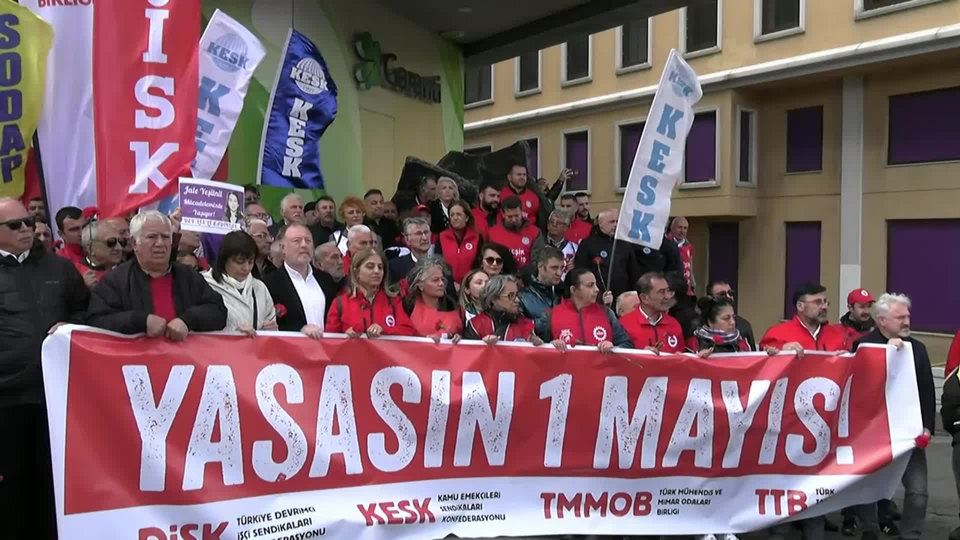 1 Mayıs 1977'de hayatını kaybedenler Kazancı yokuşunda anıldı: "1 Mayıs 2025, ortak taleplerin ifade edildiği gün olacak"