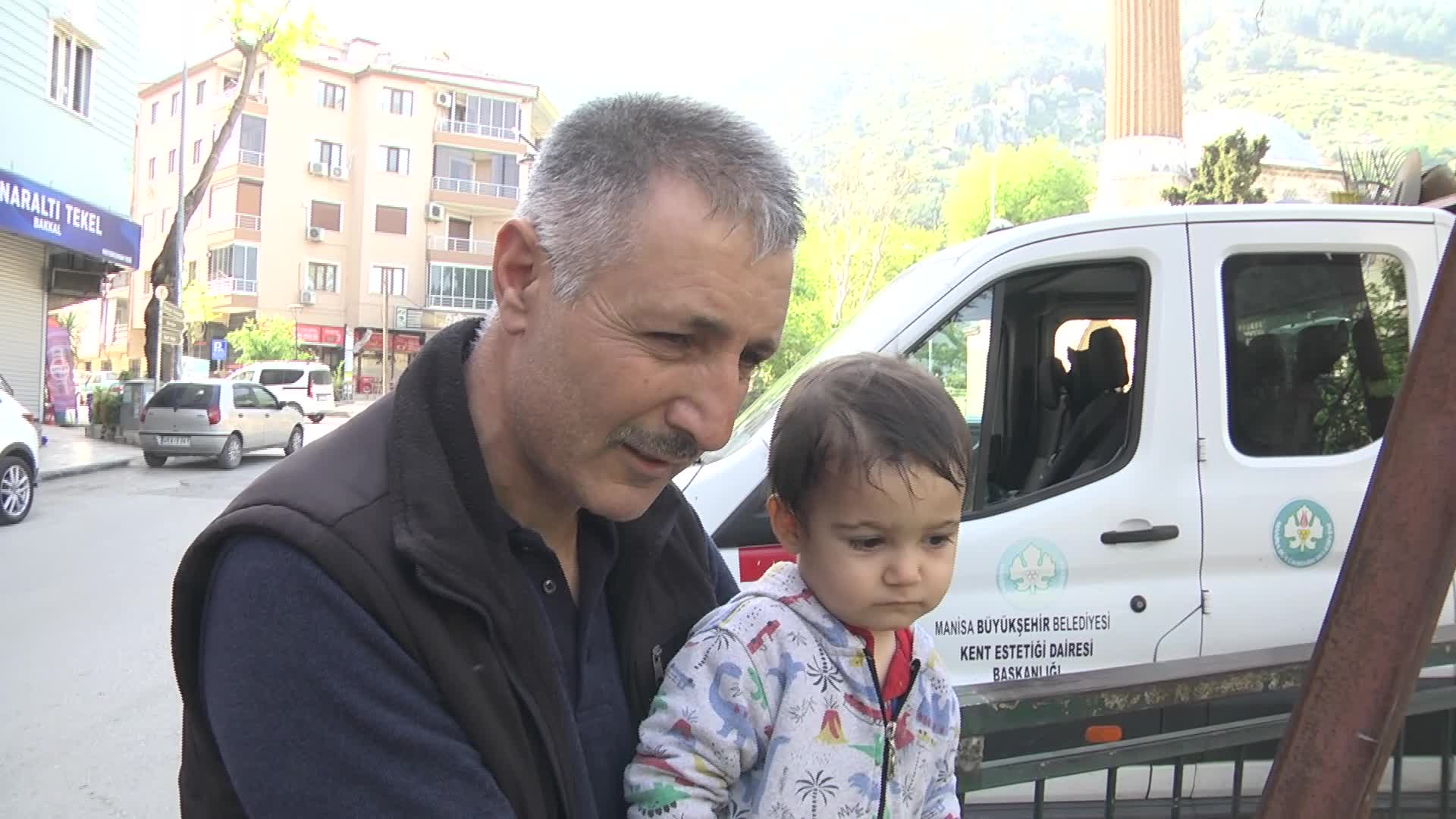 Manisa Büyükşehir Belediyesi, Çaybaşı Deresi’nde temizlik ve ağaçlandırma çalışması yaptı