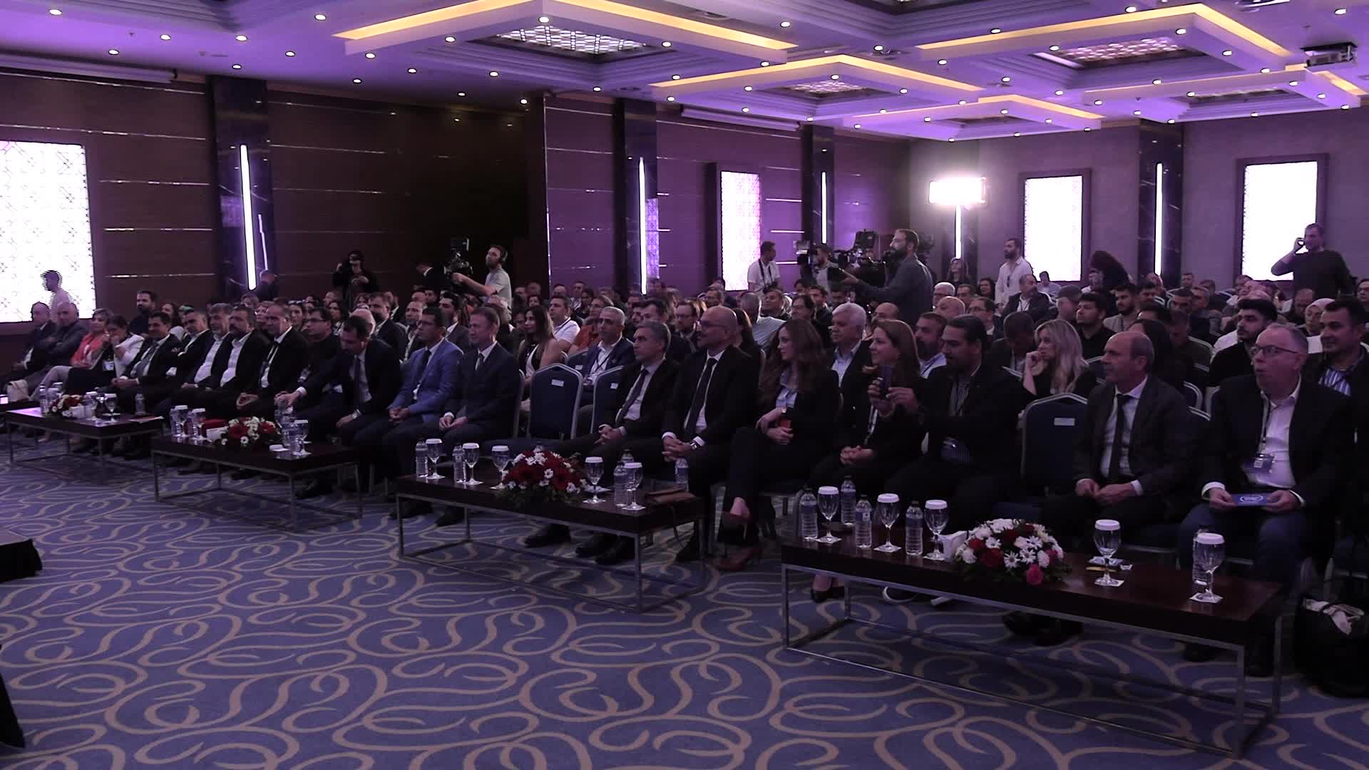 Diyarbakır Dijital Dönüşüm Konferansı...DTSO Başkanı Kaya: "Değişim ve dönüşüme ayak uyduramazsanız 'ben oynamıyorum' deme şansınız yok"