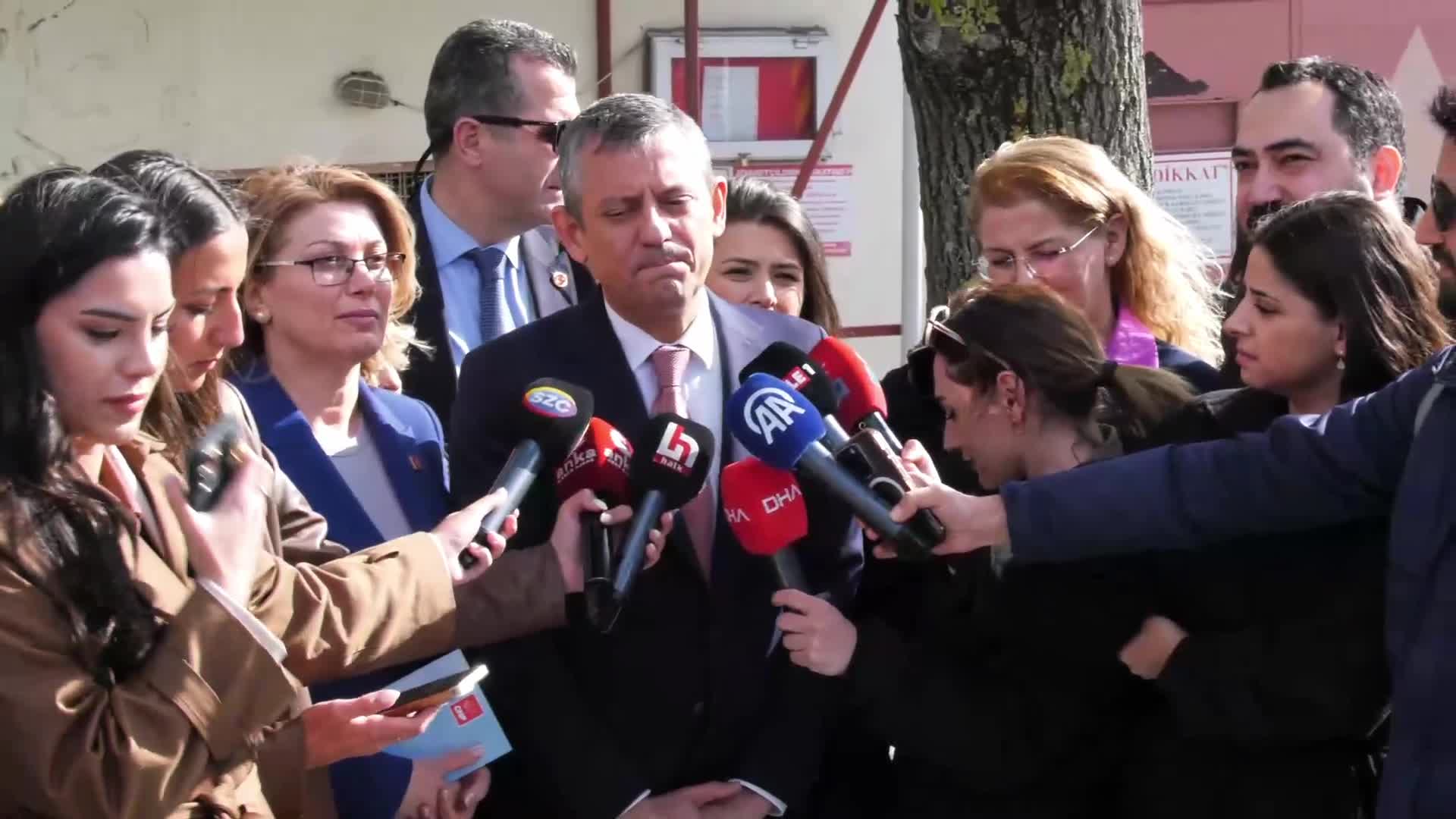 Özgür Özel: “Bir ülkede, bir siyasetçiye sert tutumundan dolayı ‘diktatör’ denilemiyorsa orası diktatörlüktür”