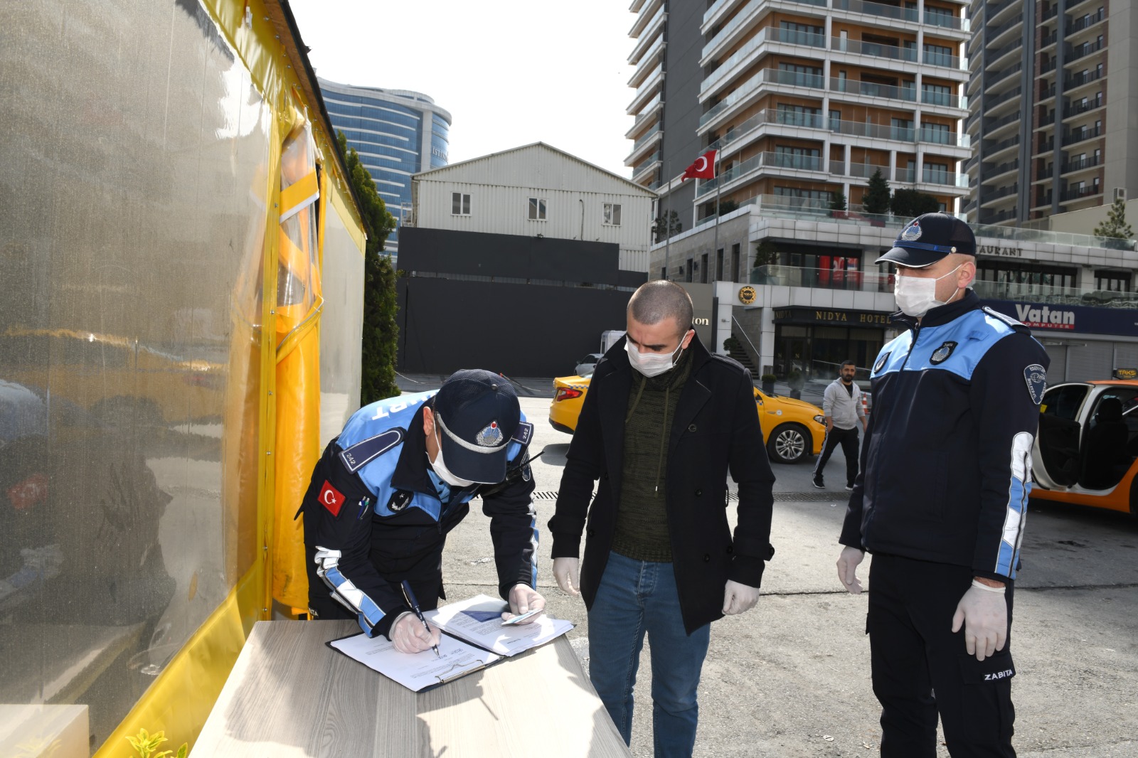 ESENYURT ZABITASINDAN TİCARİ TAKSİLERE TEK-ÇİFT PLAKA DENETİMİ