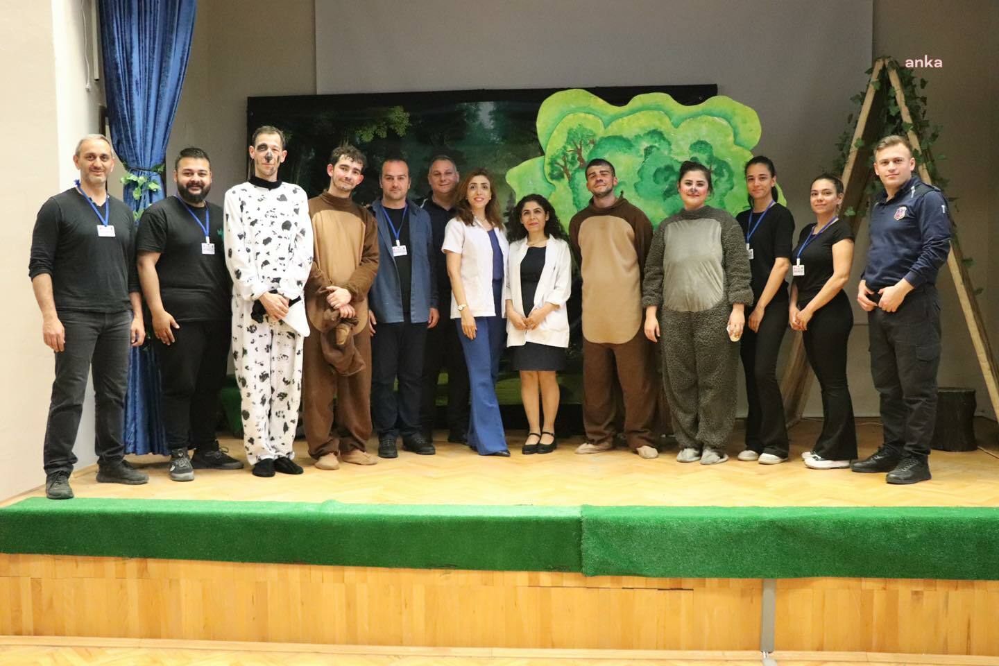 Burhaniye Belediyesi Kent Tiyatrosu, çocuklar için sahneye çıktı