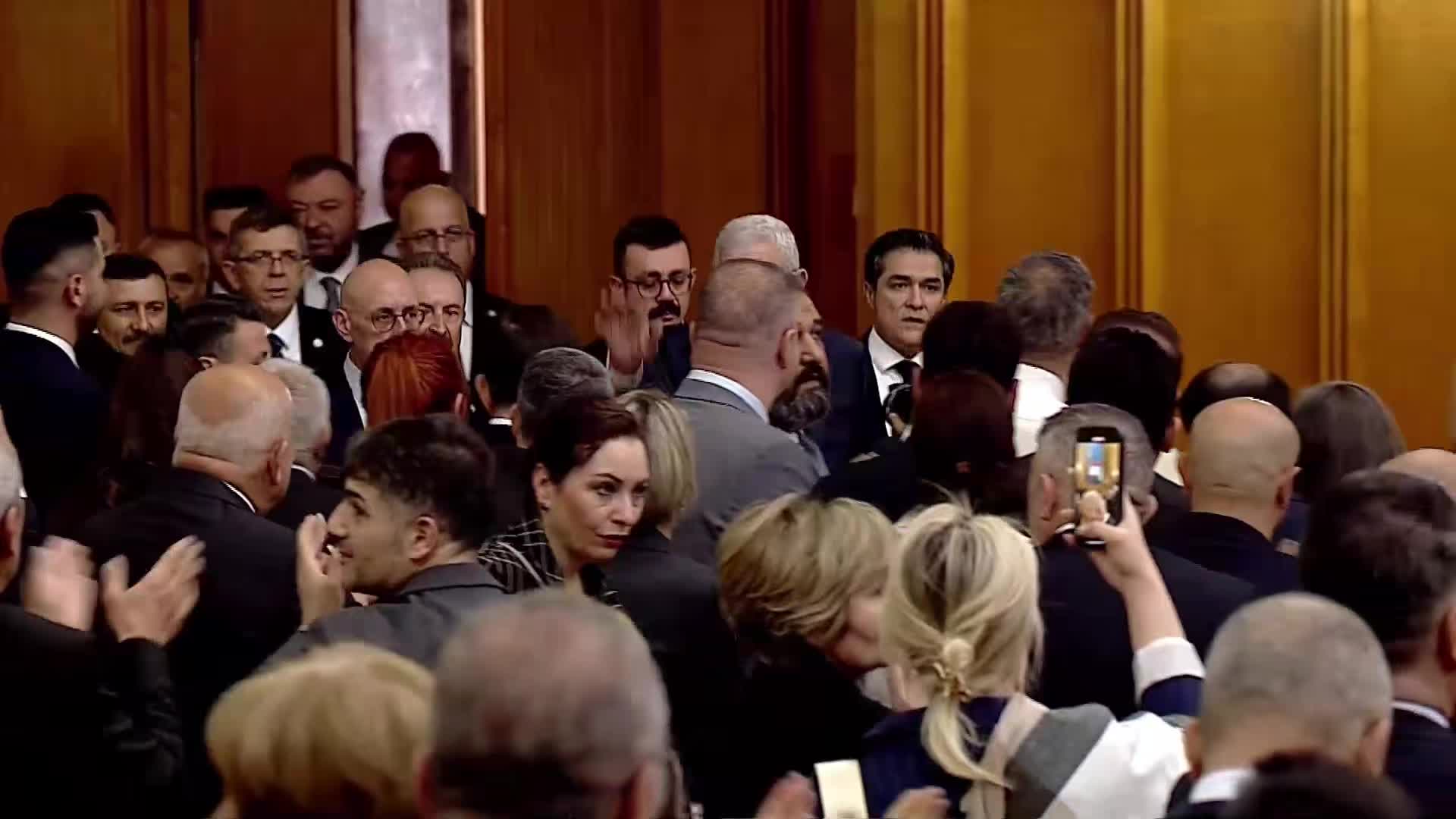 İYİ Parti grup toplantısı... Müsavat Dervişoğlu'ndan Bahçeli'ye: "Bunların pişirdiğin aşın malzemesi zehirdir zehir, su katsalar ne katmasalar ne!"