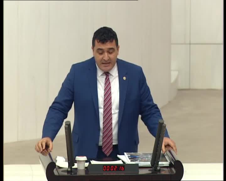 CHP’Lİ KARASU: “USULSÜZ ÖDEMENİN ALTINA İMZA ATARKEN SAYGINLIĞINIZ ZEDELENMEDİ DE GAZETELER HABER YAPINCA MI ZEDELENDİ?”