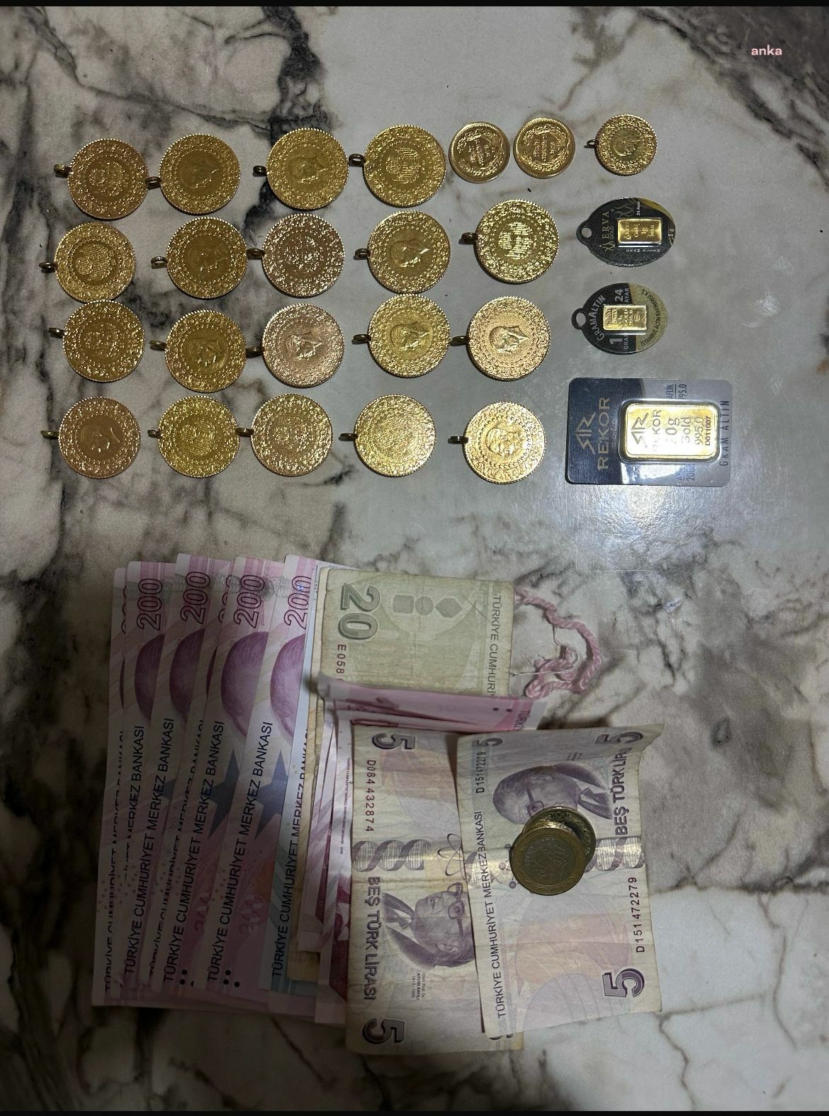 Euyüpsultan'da vatandaşların duygularını istismar eden dilenciye cezai işlem uygulandı
