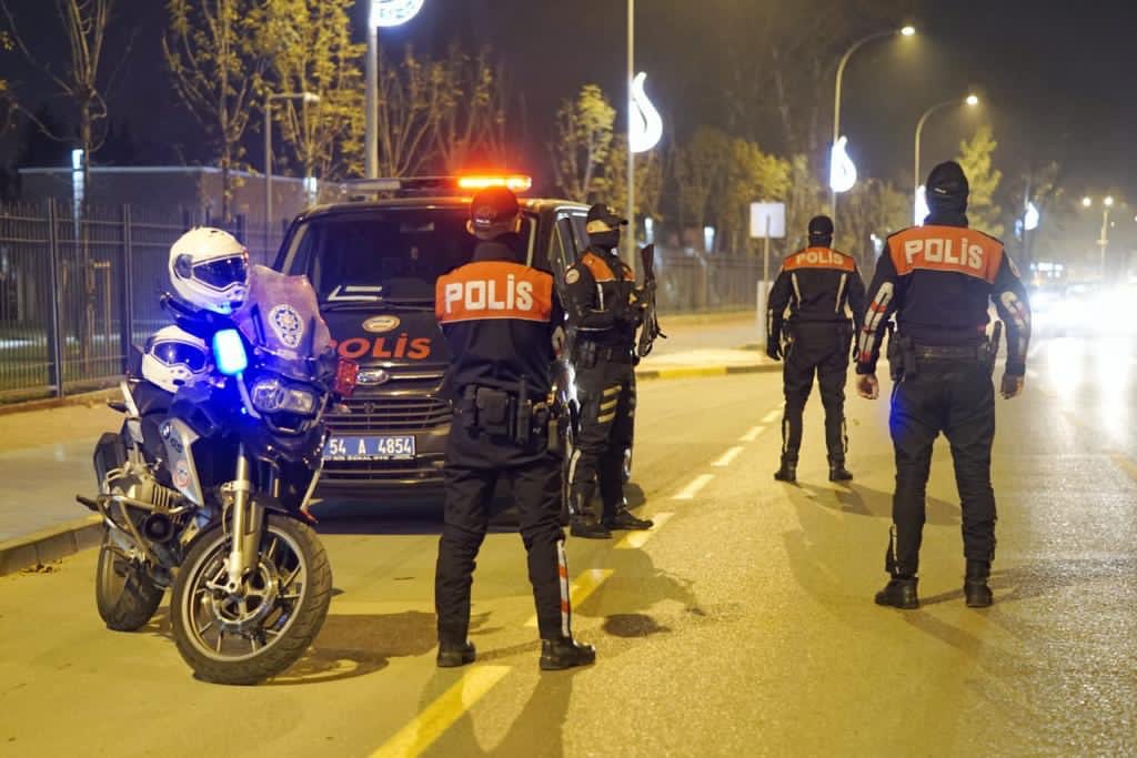 SOKAĞA ÇIKMA KISITLAMASINA UYMAYAN 39 BİN 146 KİŞİYE İŞLEM YAPILDI