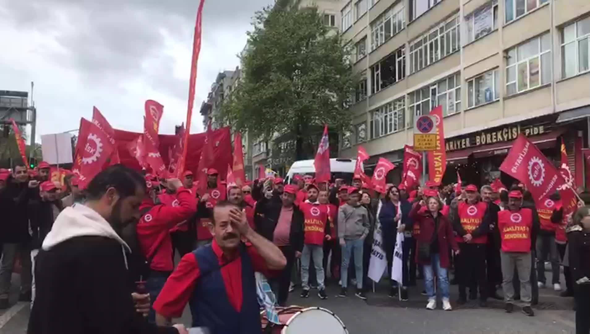 Nakliyat-İş Sendikası üyeleri 1 Mayıs için Saraçhane’de toplandı