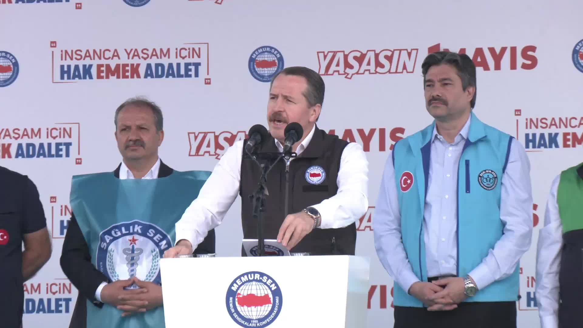 Ankara'da 1 Mayıs kutlamaları... Memur-Sen Genel Başkanı Yalçın: 1 Mayıs küresel ifsat şebekelerine karşı, LGBT borazanlarına karşı sus deme günüdür