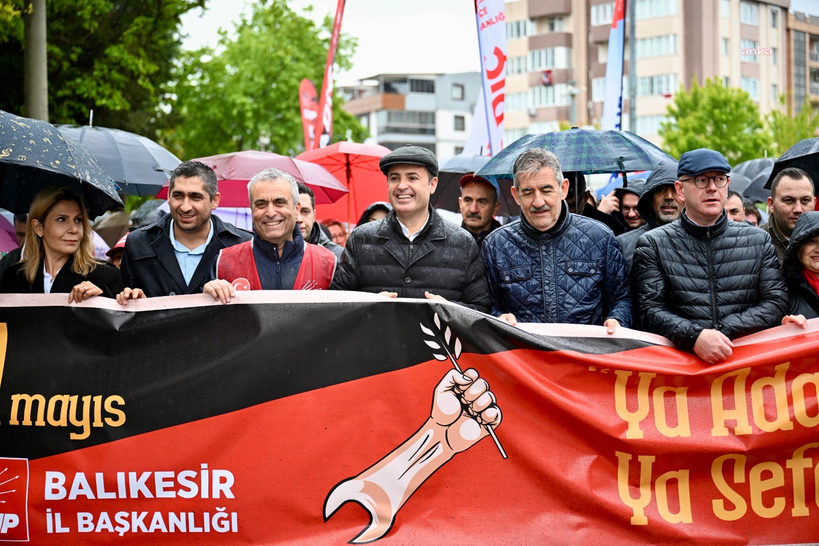 Balıkesir Büyükşehir Belediye Başkanı Akın, 1 Mayıs’ı emekçilerle birlikte kutladı