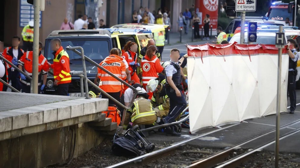 Stuttgart şehir merkezinde araç kalabalığın arasına daldı: 1 kişi öldü 8 kişi yaralandı