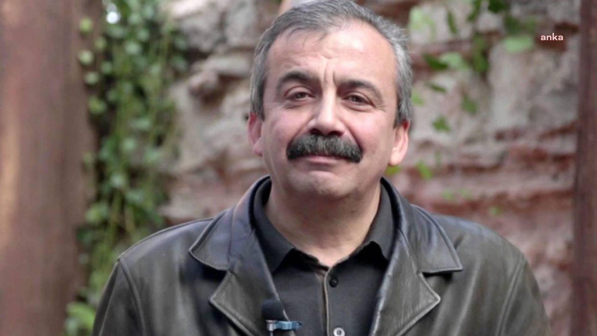 Sırrı Süreyya Önder hayatını kaybetti... Çok sayıda siyasetçi ve sanatçı, taziye için hastaneye geldi