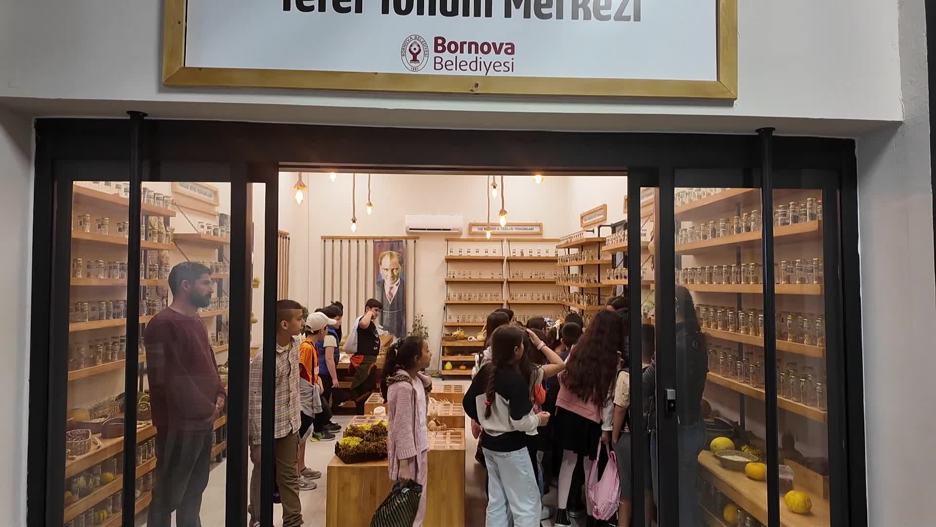 Bornova’da yerel tohuma çocuk eli değdi
