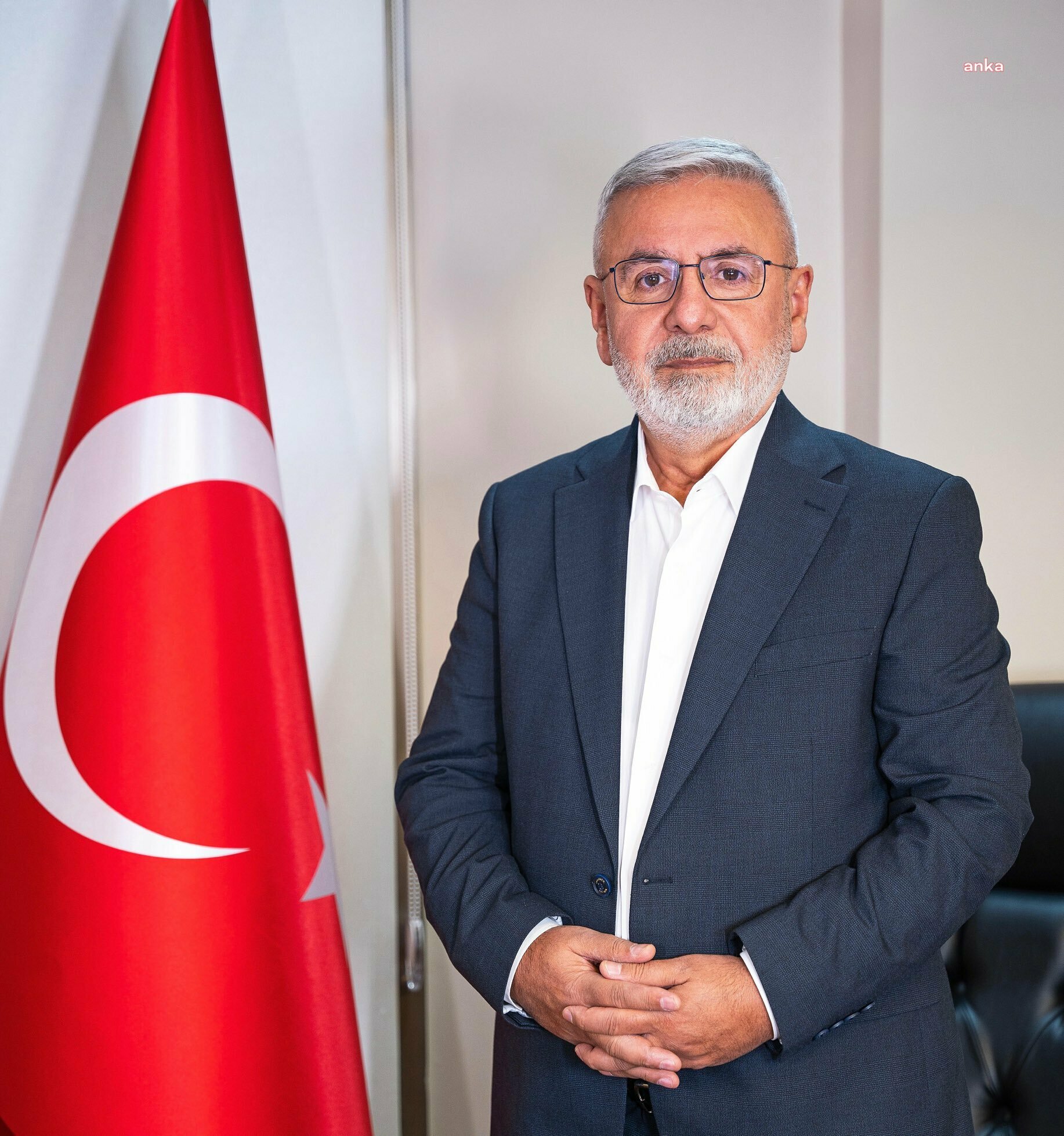 Özgür Özel'e saldırı.... Eski AK Parti İstanbul Milletvekili Mehmet Metiner: "Bu kalleş ve çirkin saldırıyı şiddetle kınıyorum"