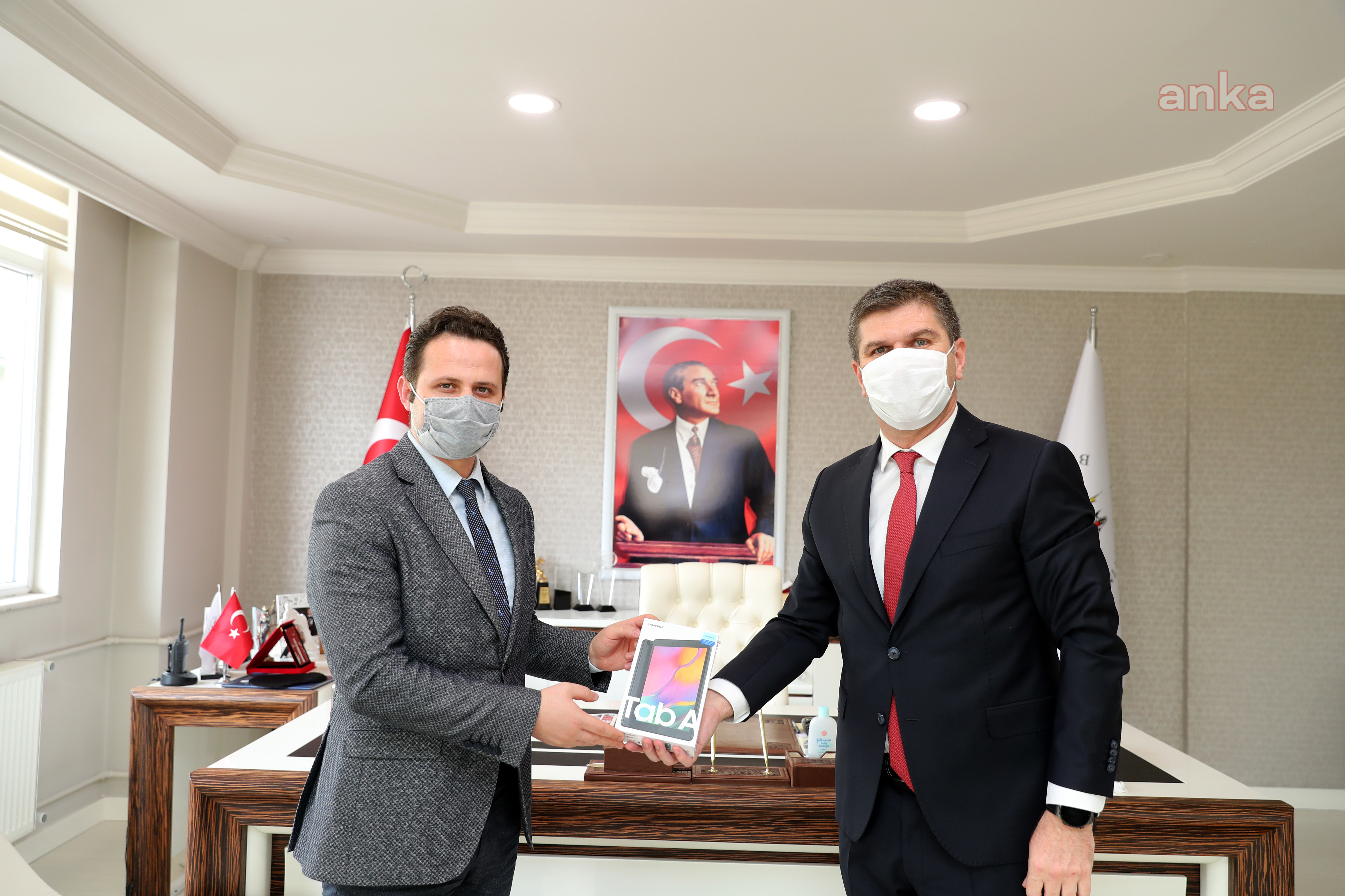 BURDUR BELEDİYESİ'NDEN ÖĞRENCİLERE TABLET DESTEĞİ