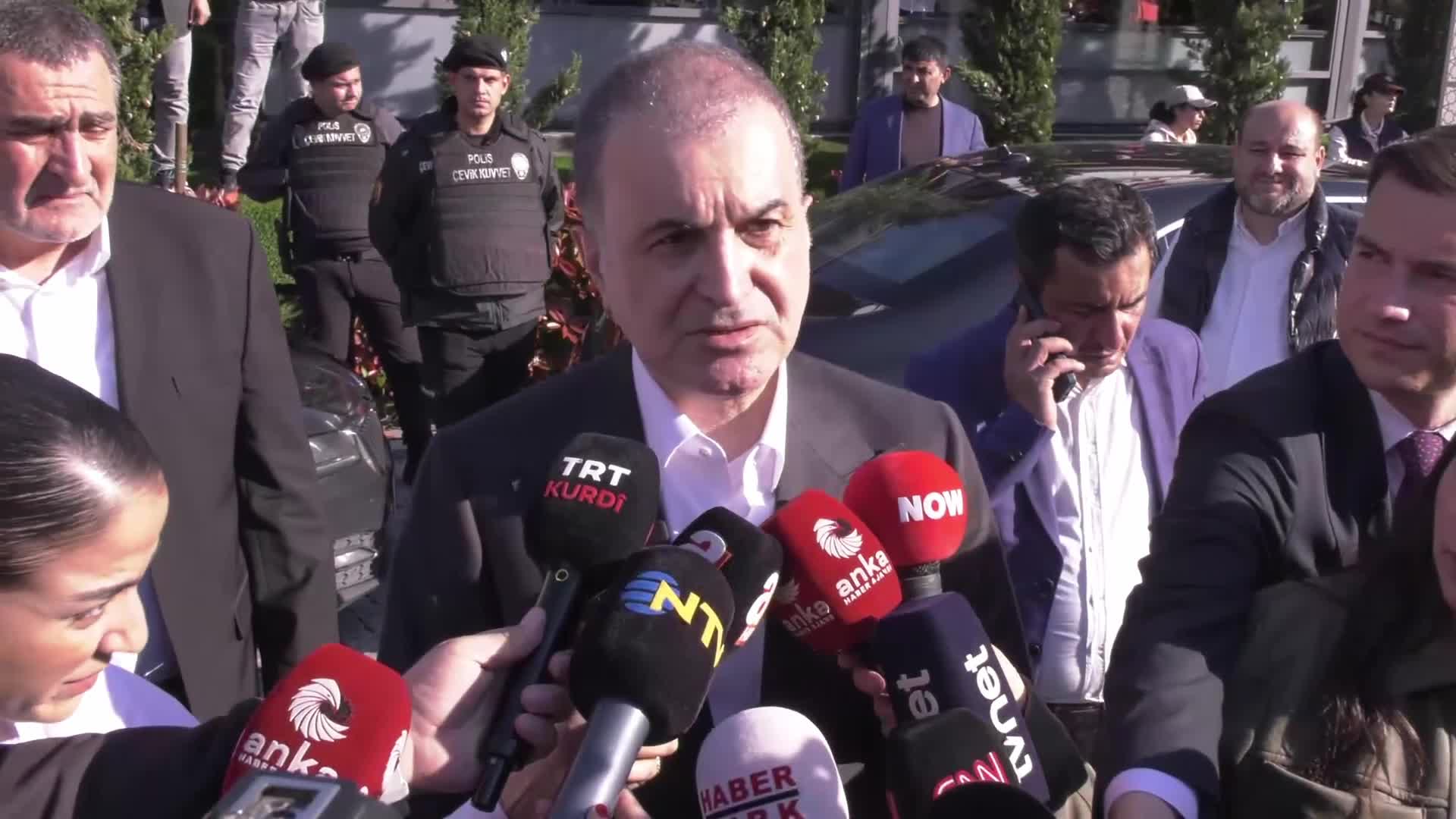 AK Parti Sözcüsü Ömer Çelik: "Sayın Özgür Özel’e yapılan saldırı siyaset kurumuna yapılmıştır"