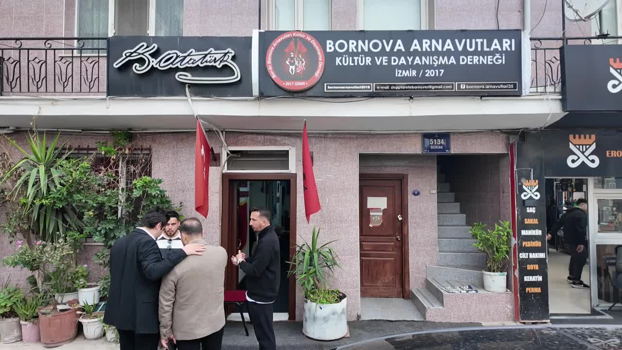 Bornova Belediye Başkanı Eşki ve CHP'li Yücel'den Bornova Arnavutları Derneği'ne ziyaret