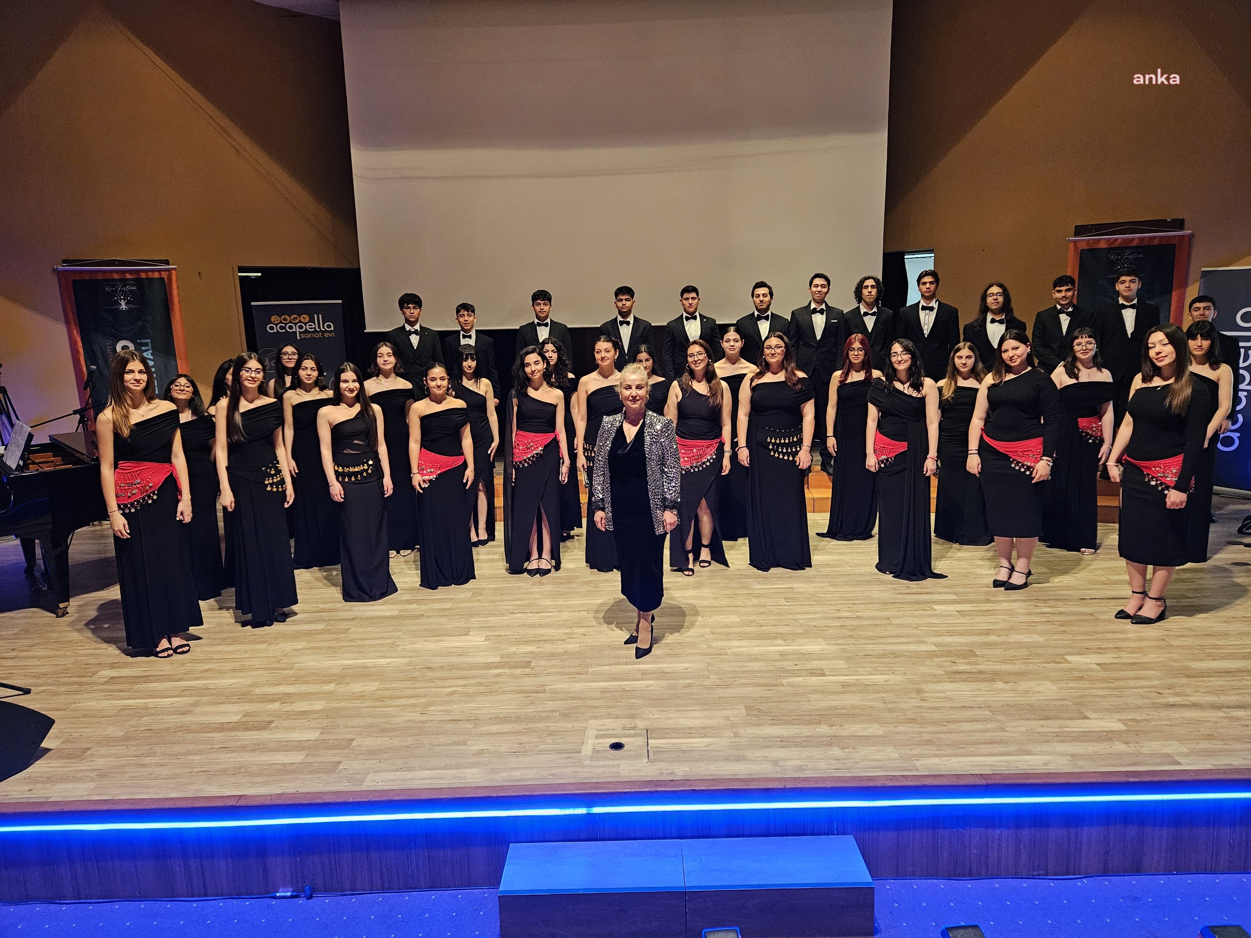 Manisa Büyükşehir Belediyesi Çok Sesli Gençlik Korosu’na Antalya’da ödül