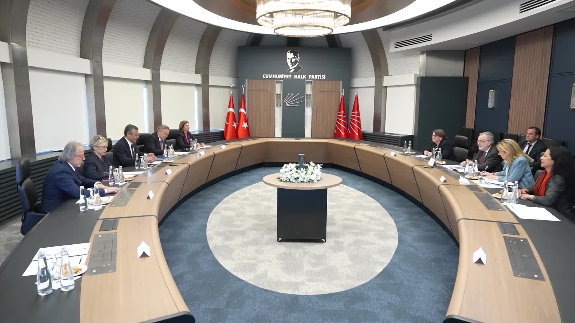 Özgür Özel, Marc Cools ile görüştü
