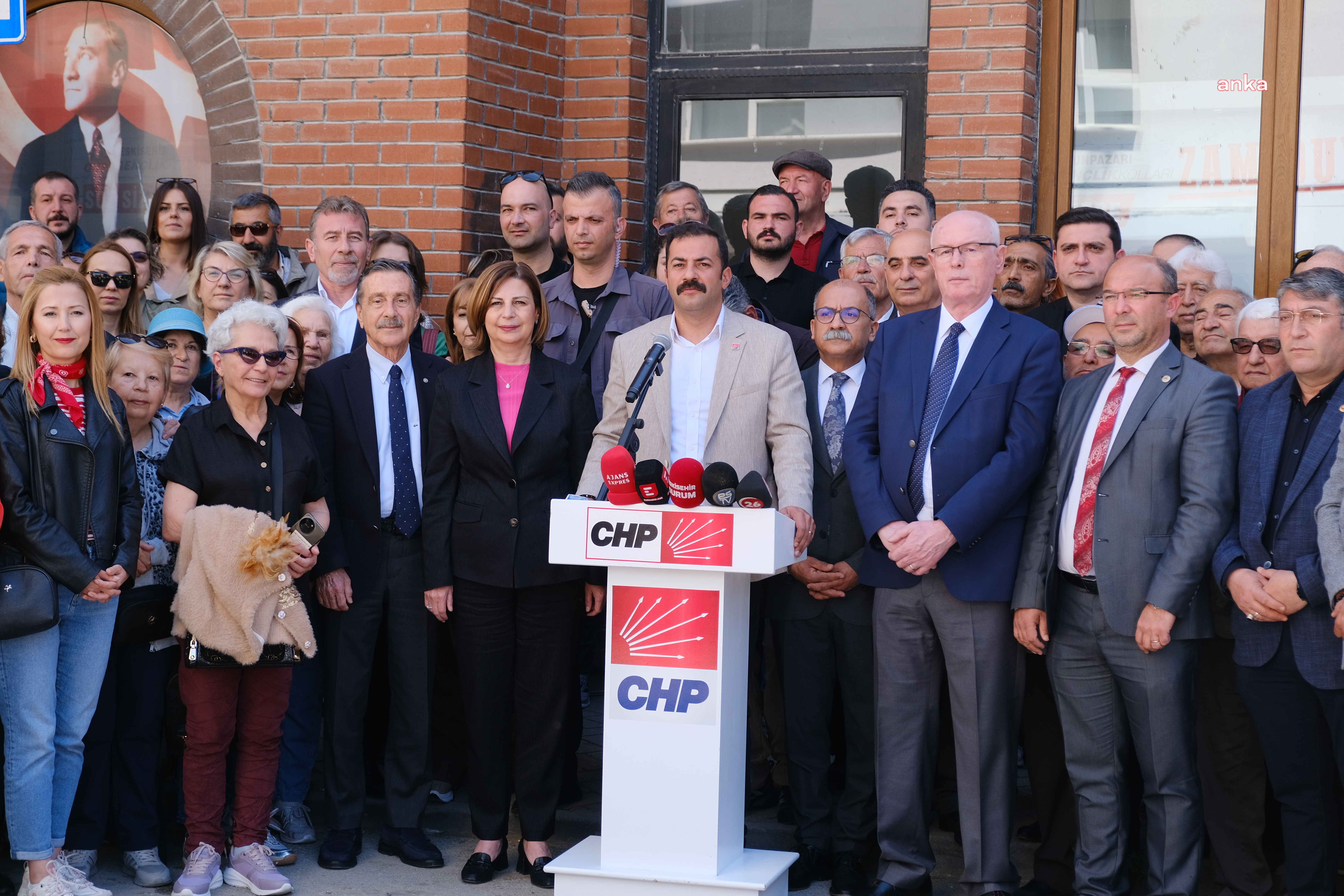 CHP Eskişehir İl Örgütü'nden, Özgür Özel’e yapılan saldırıya tepki: “Siyasi bir amaca hizmet ediyor”