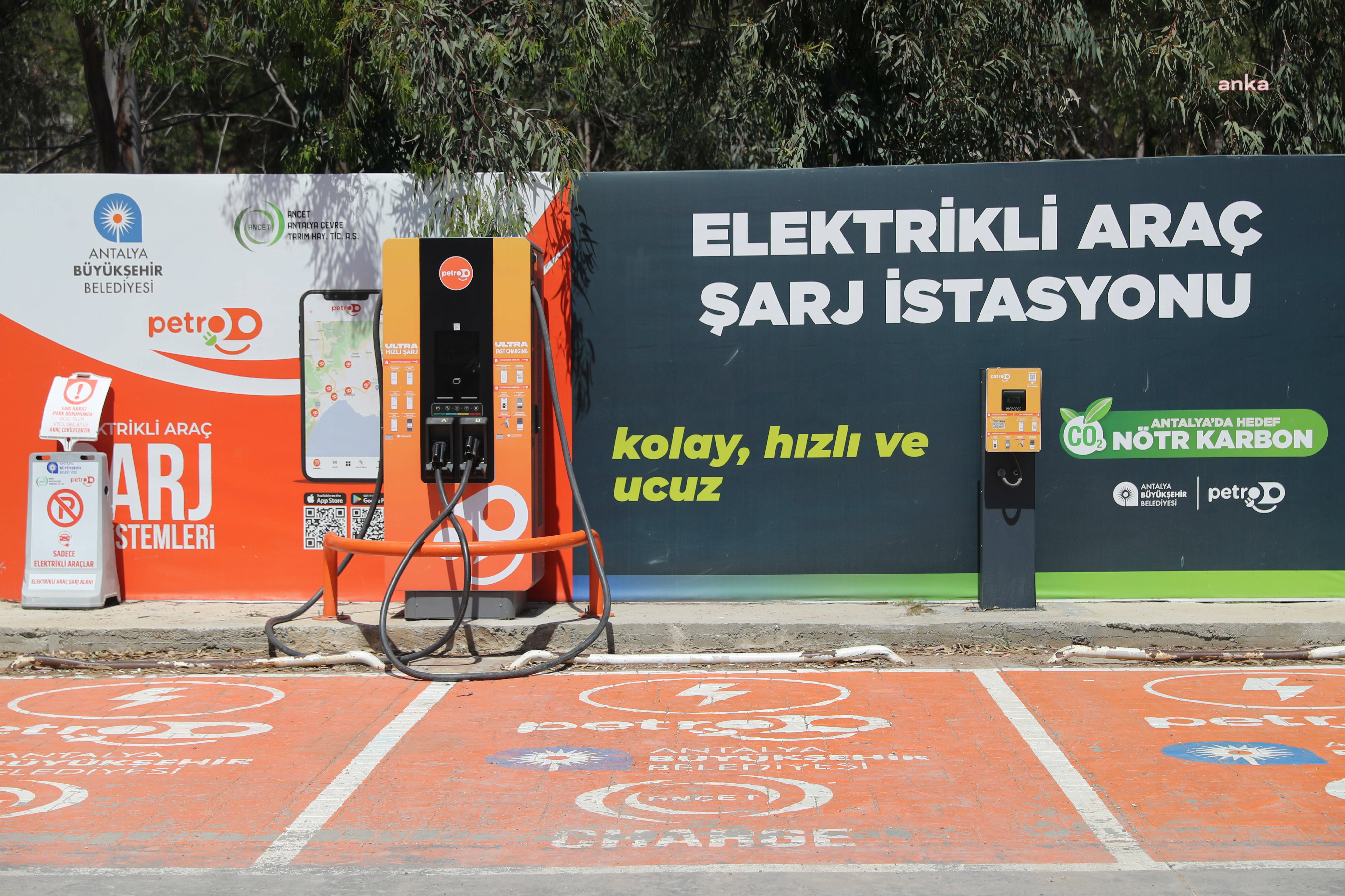 Antalya Büyükşehir Belediyesi, elektrikli araç şarj istasyonu altyapısını güçlendiriyor
