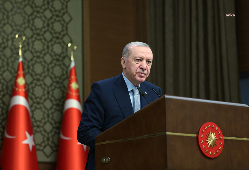 Cumhurbaşkanı Erdoğan: “Eline mikrofon alanın kendini gazeteci olarak gördüğü bir ülkede yaşıyoruz. Bu şahıslar sokak röportajı adı altında adeta terör estirmektedir"