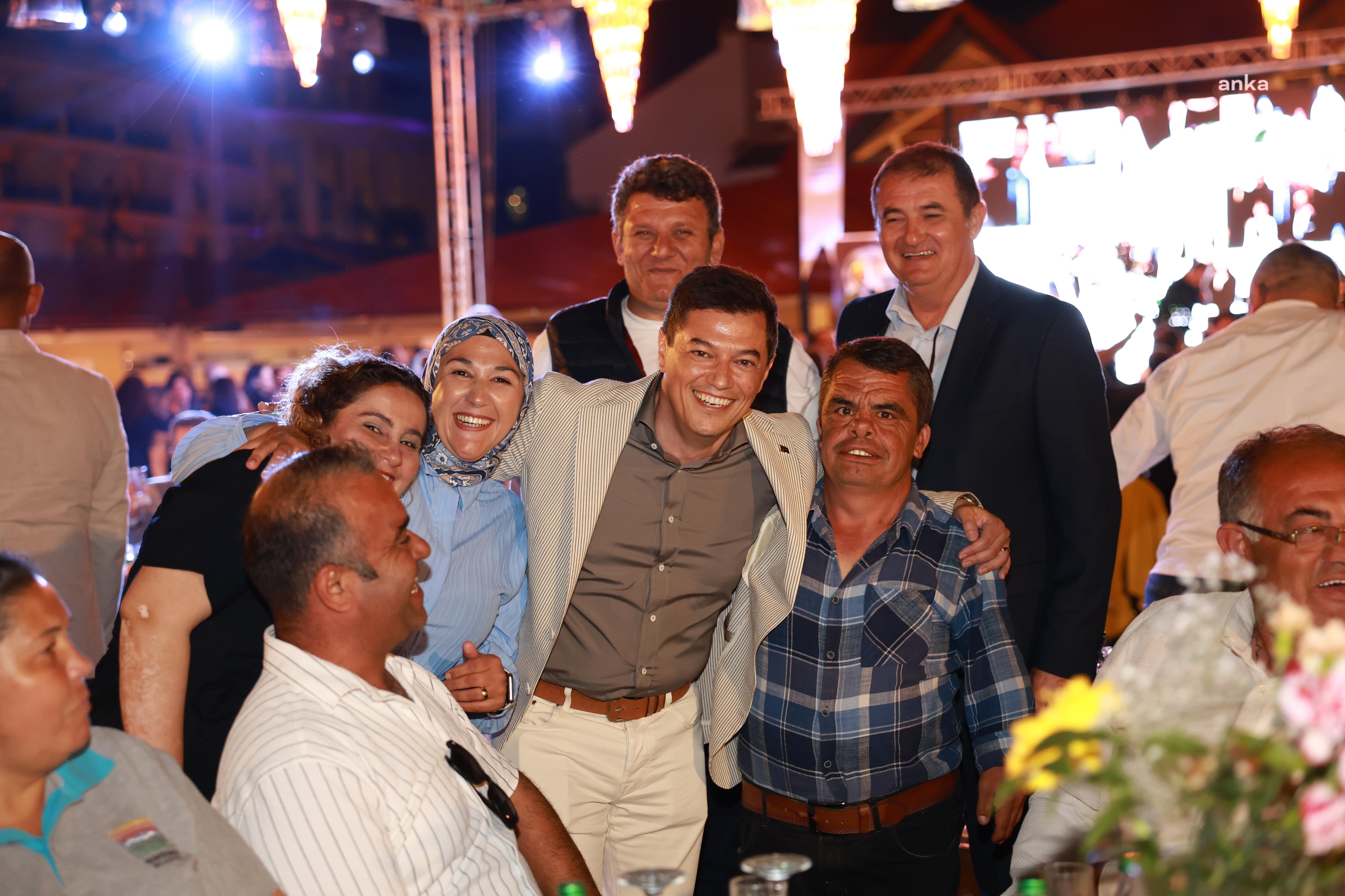 Marmaris Belediyesi personeli,  düzenlenen yemekte bir araya geldi