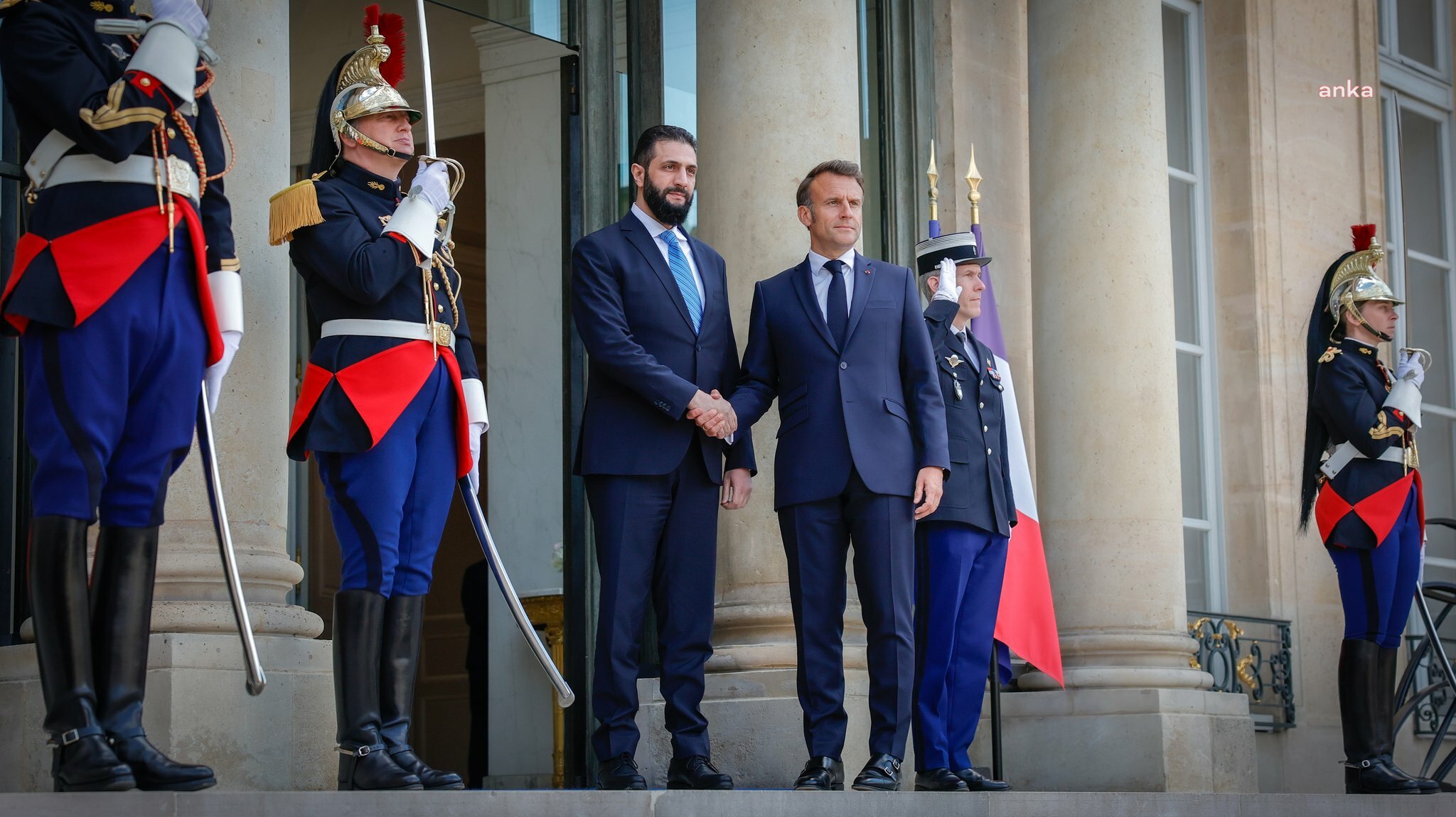 Ahmed El-Şara, Fransa Cumhurbaşkanı Macron ile görüştü