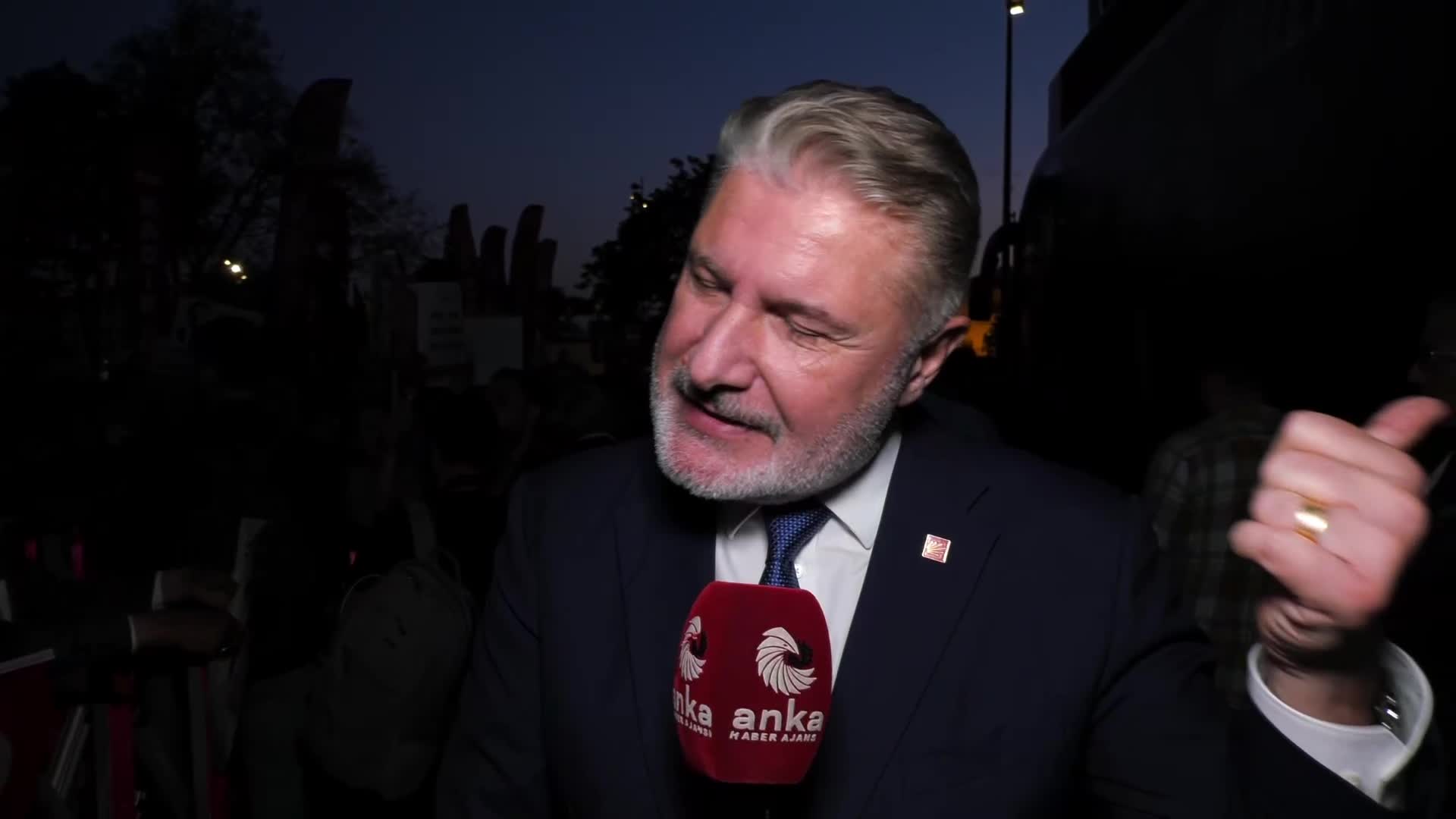 Beyazıt'ta "Millet İradesine Sahip Çıkıyor" mitingi... Bahadır Erdem, "Bu üniversitenin hocası olarak Ekrem Başkan'ın diplomasını almasını hiçbir suretle kabul etmiyorum"