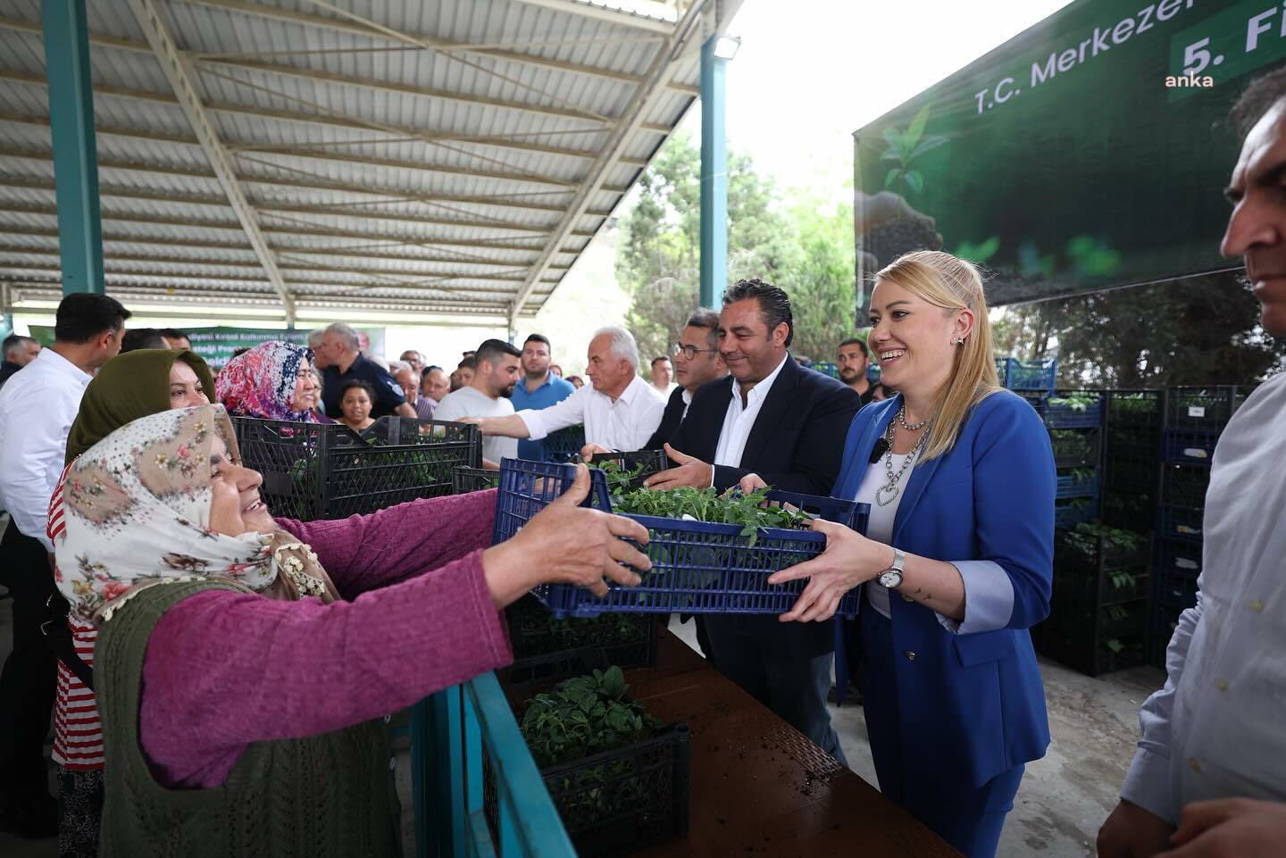Merkezefendi Belediyesi'nden üreticilere fide desteği
