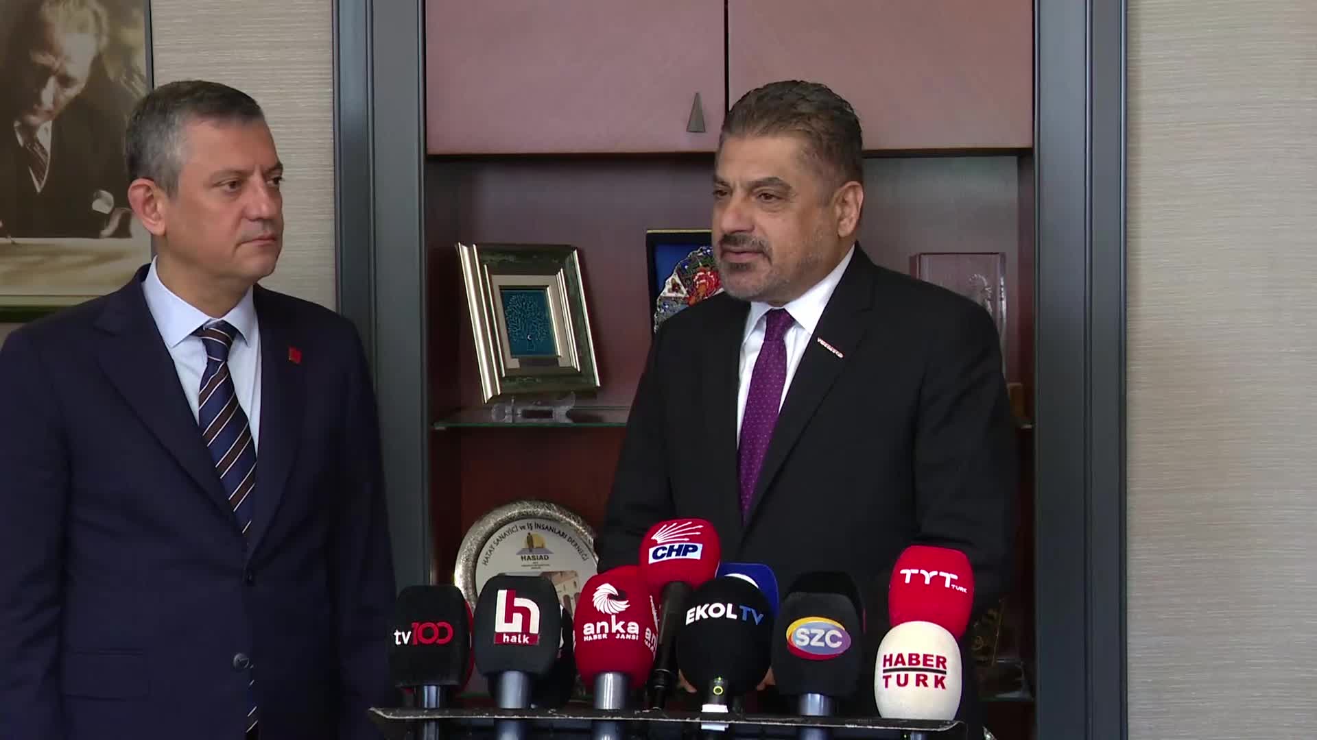 Özgür Özel, TÜRKONFED'i ziyaret etti: Ülkenin çıkışı hukukun üstünlüğünde, siyaset kurumunun iş insanlarına en iyi şartlarda çalışabilecekleri şekilde huzur vermesindedir
